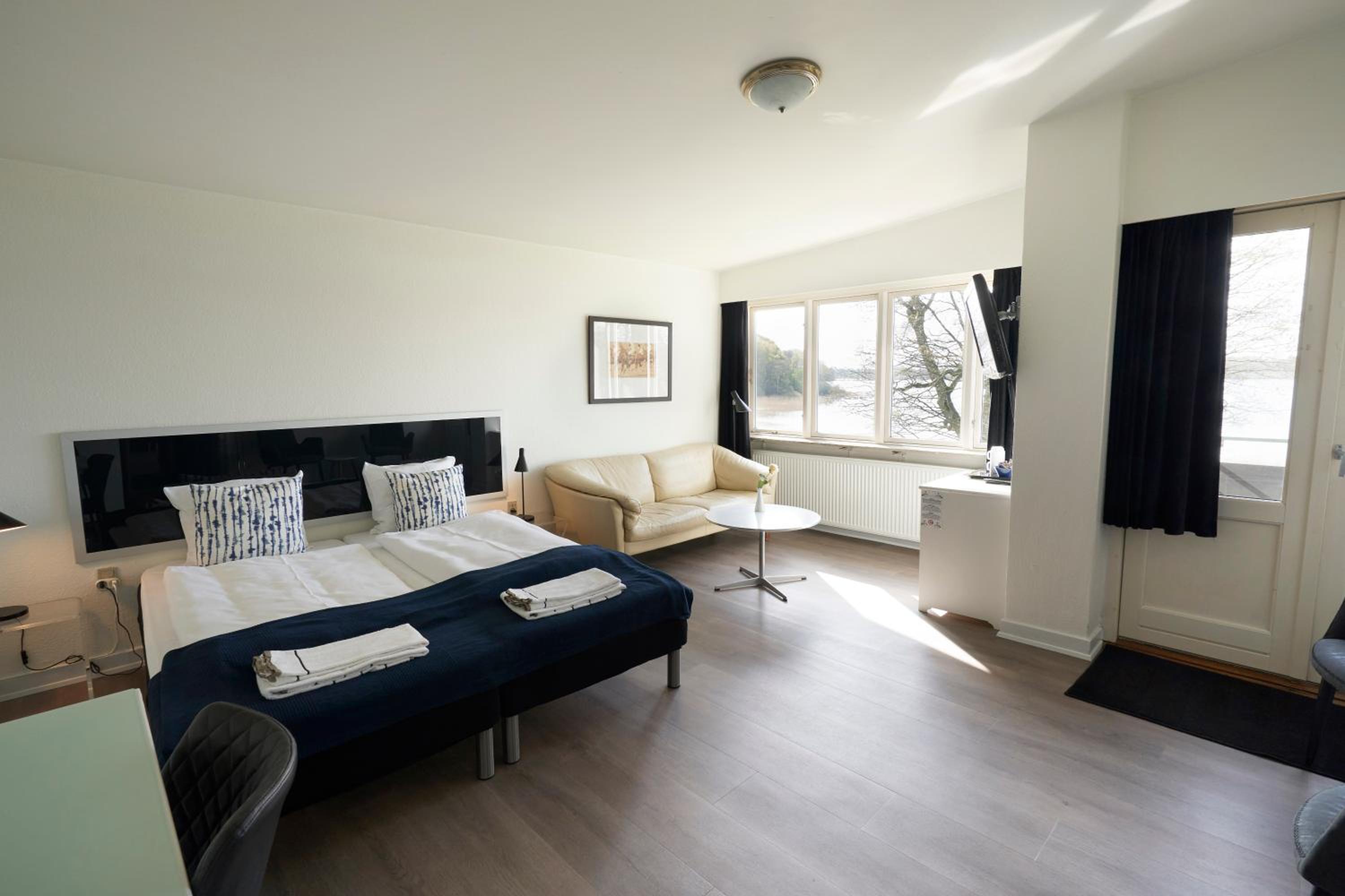 Deluxe Double Room with Balcony photo 1