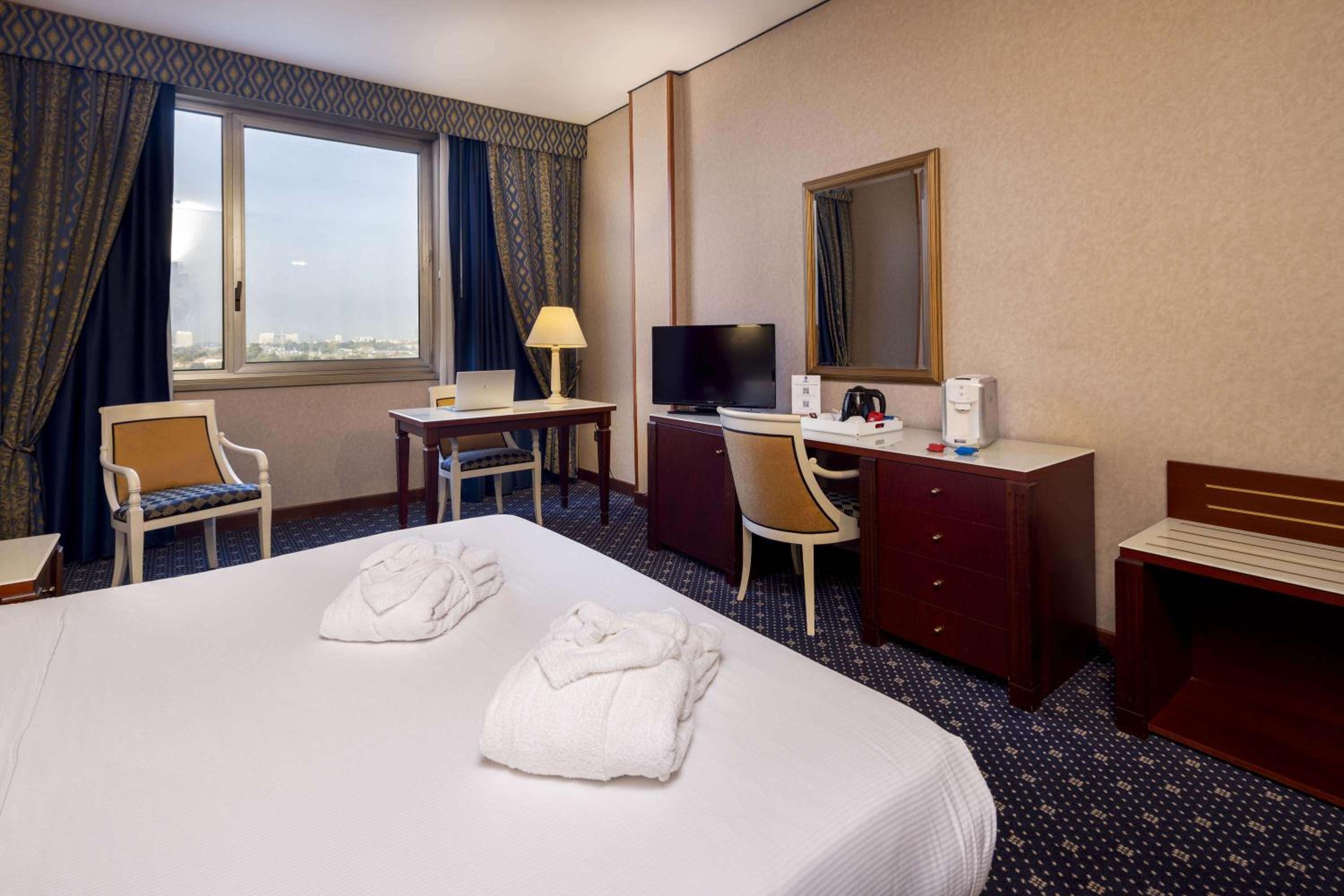 Executive King Room - Photo 4