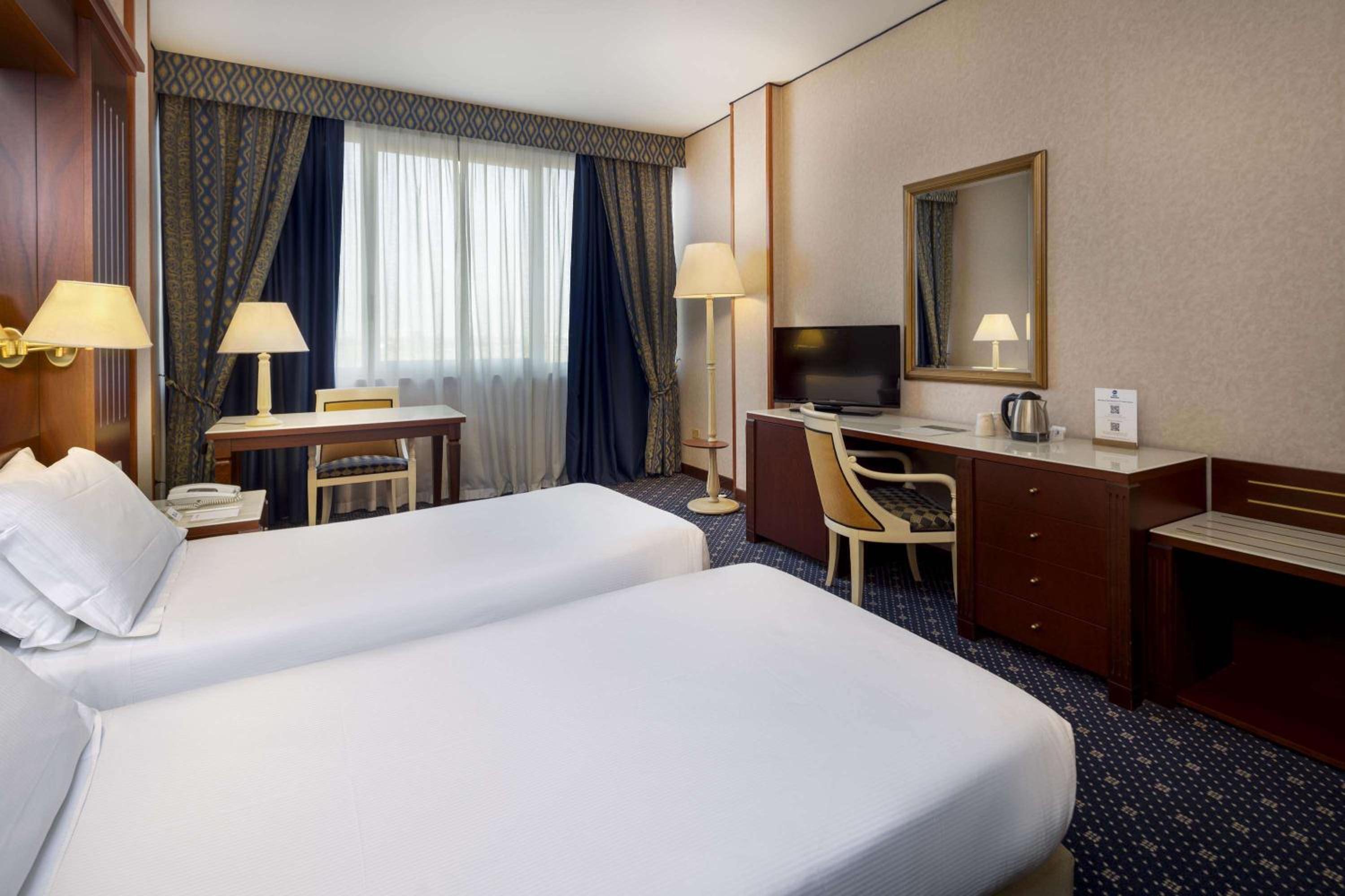 Double Room with Two Single Beds - Photo 3