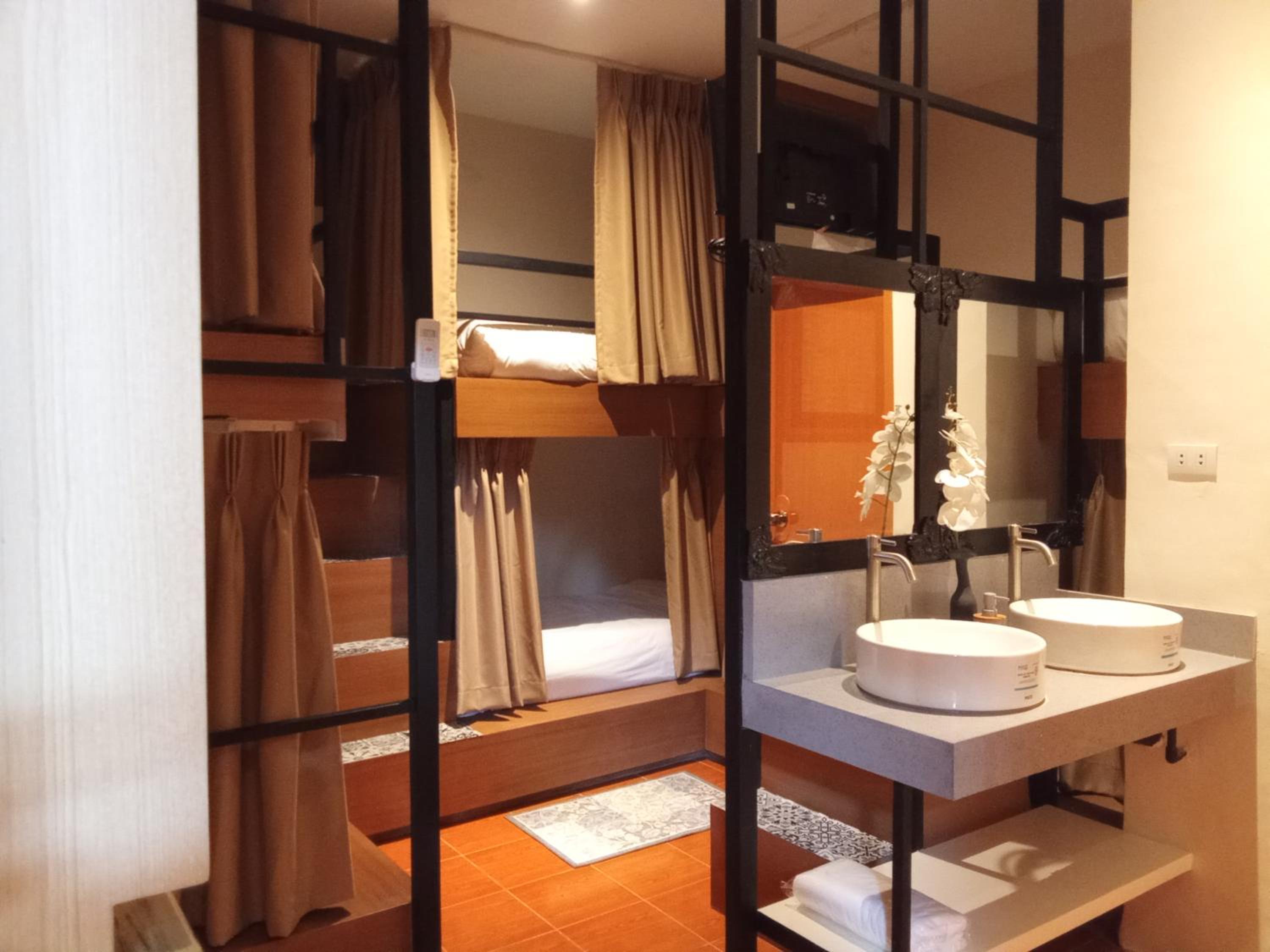 Mixed Dormitory Room photo 1