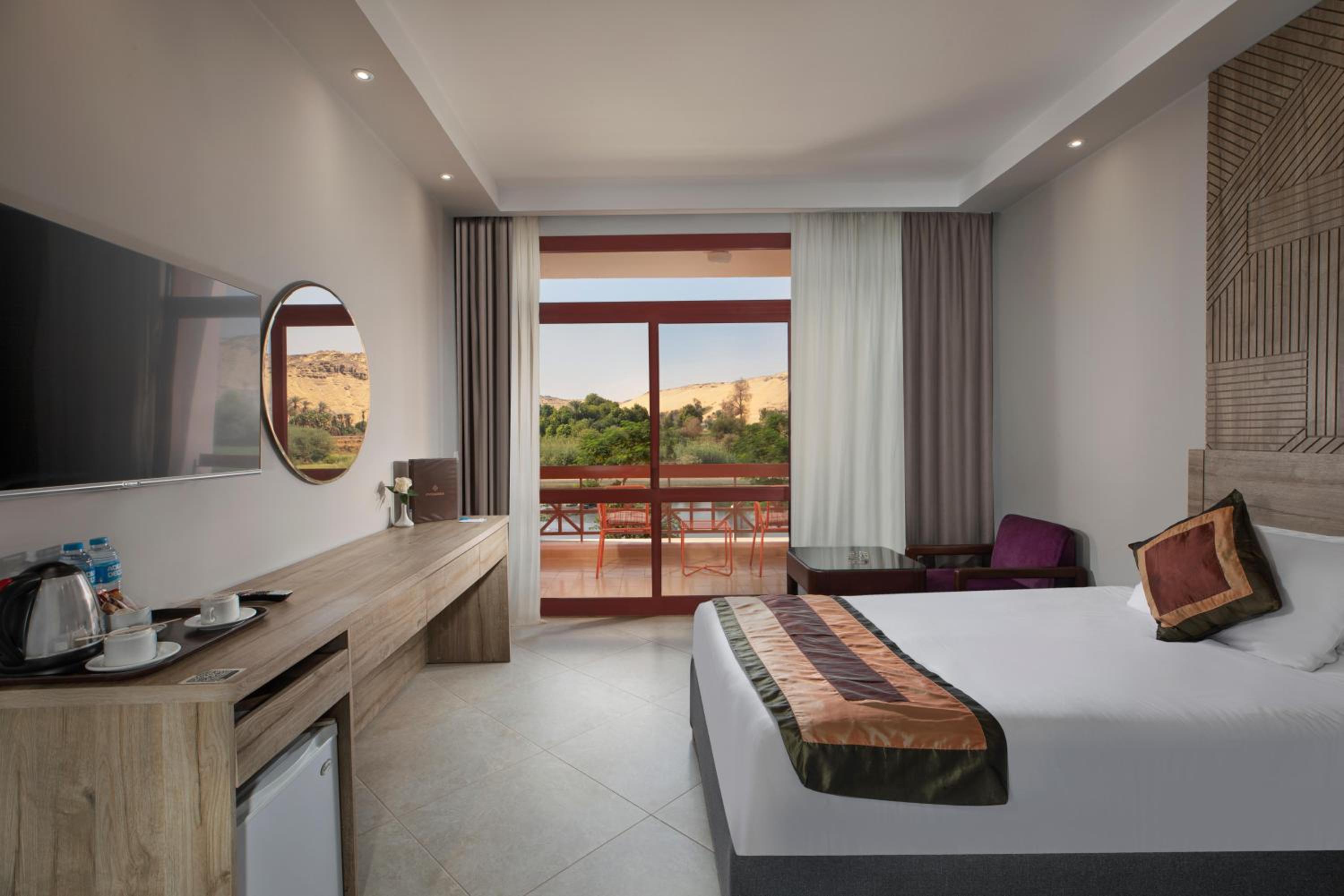 Double or Twin Room - Nile view - Photo 2