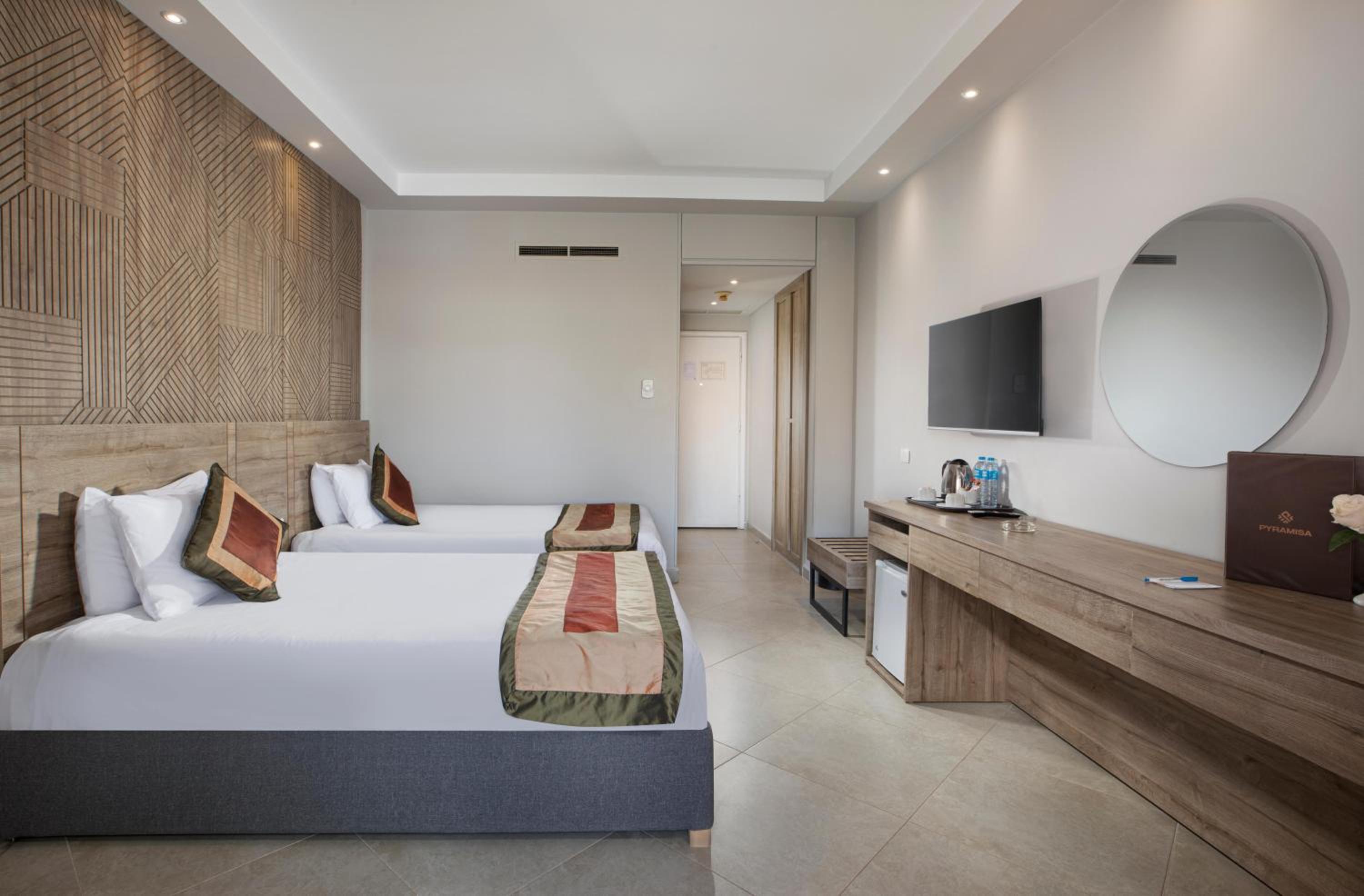 Double or Twin Room - Nile view - Photo 3