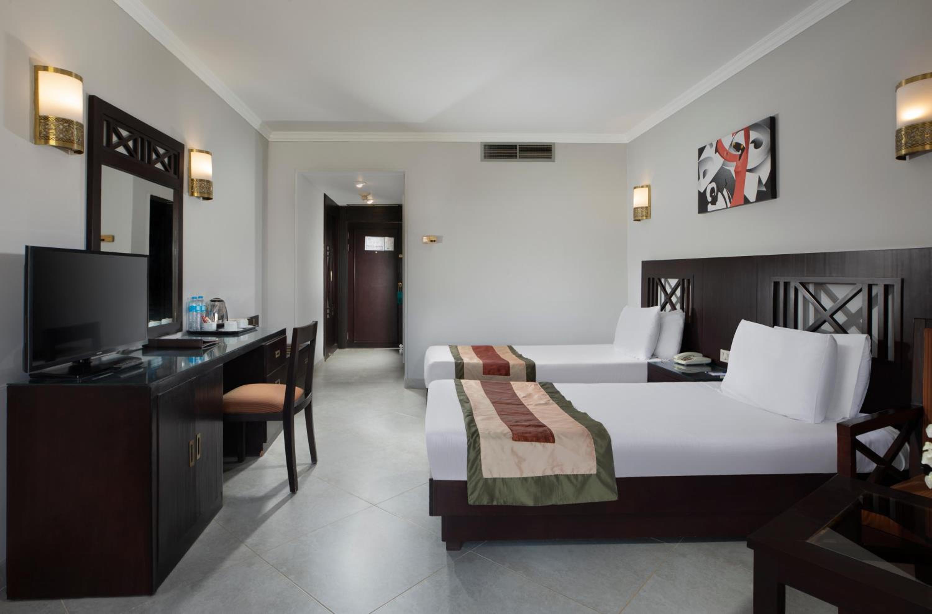 Triple Room with Garden View - Photo 3