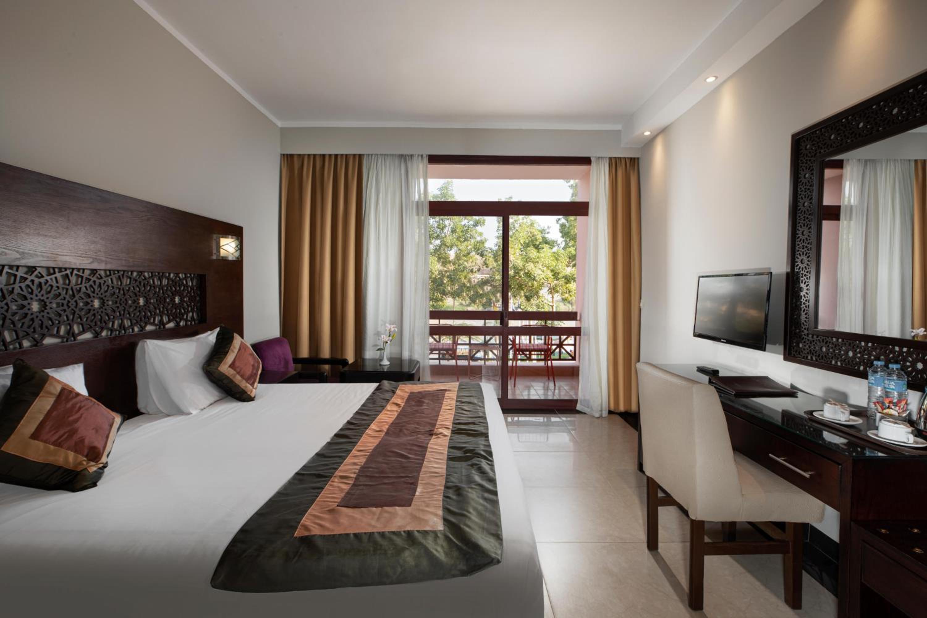 Single Room with Garden View - Photo 3