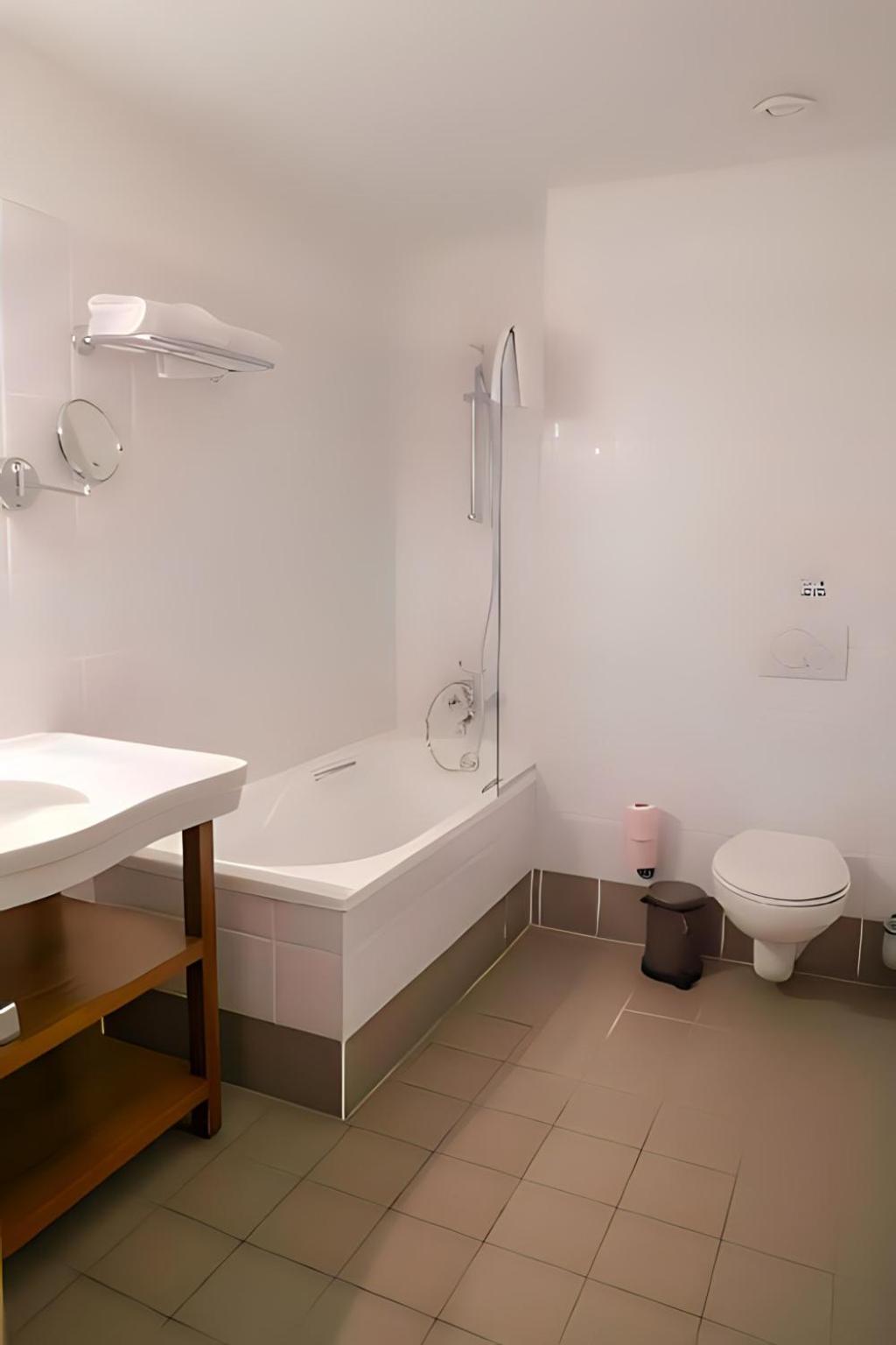 Double or Twin Room with Garden View - Photo 4