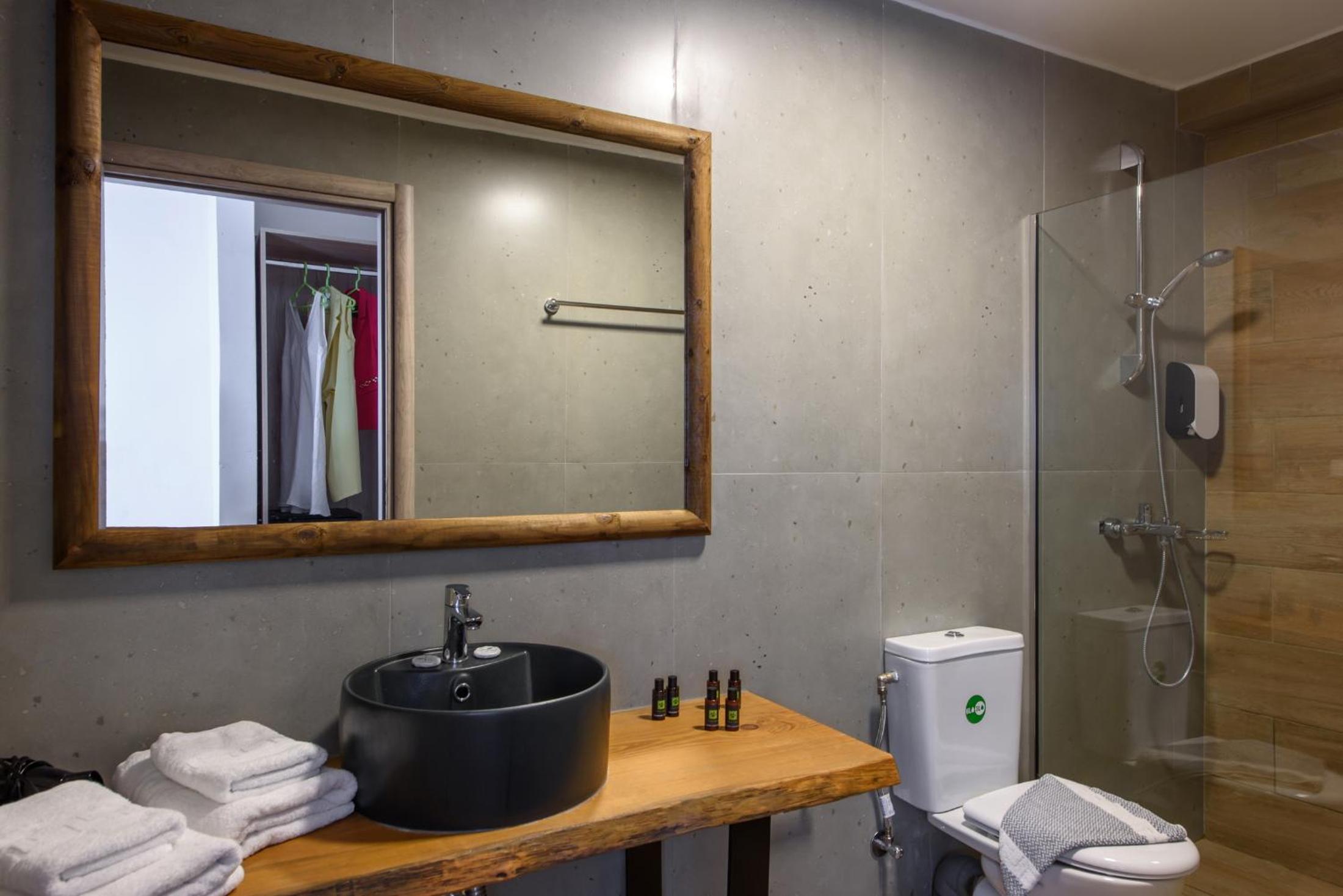 One Bedroom Apartment with Sea View thumbnail 5