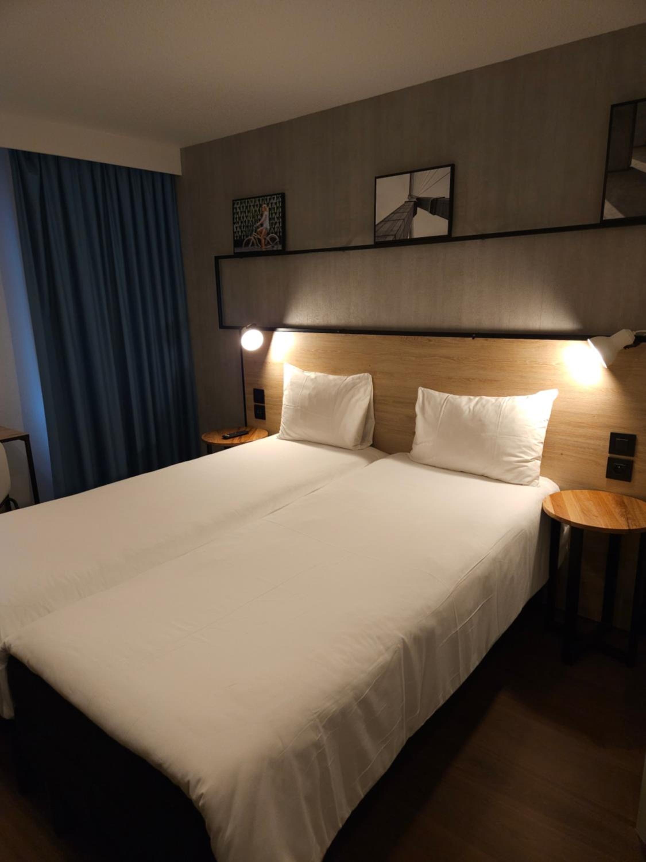 Standard Twin Room - Photo 7