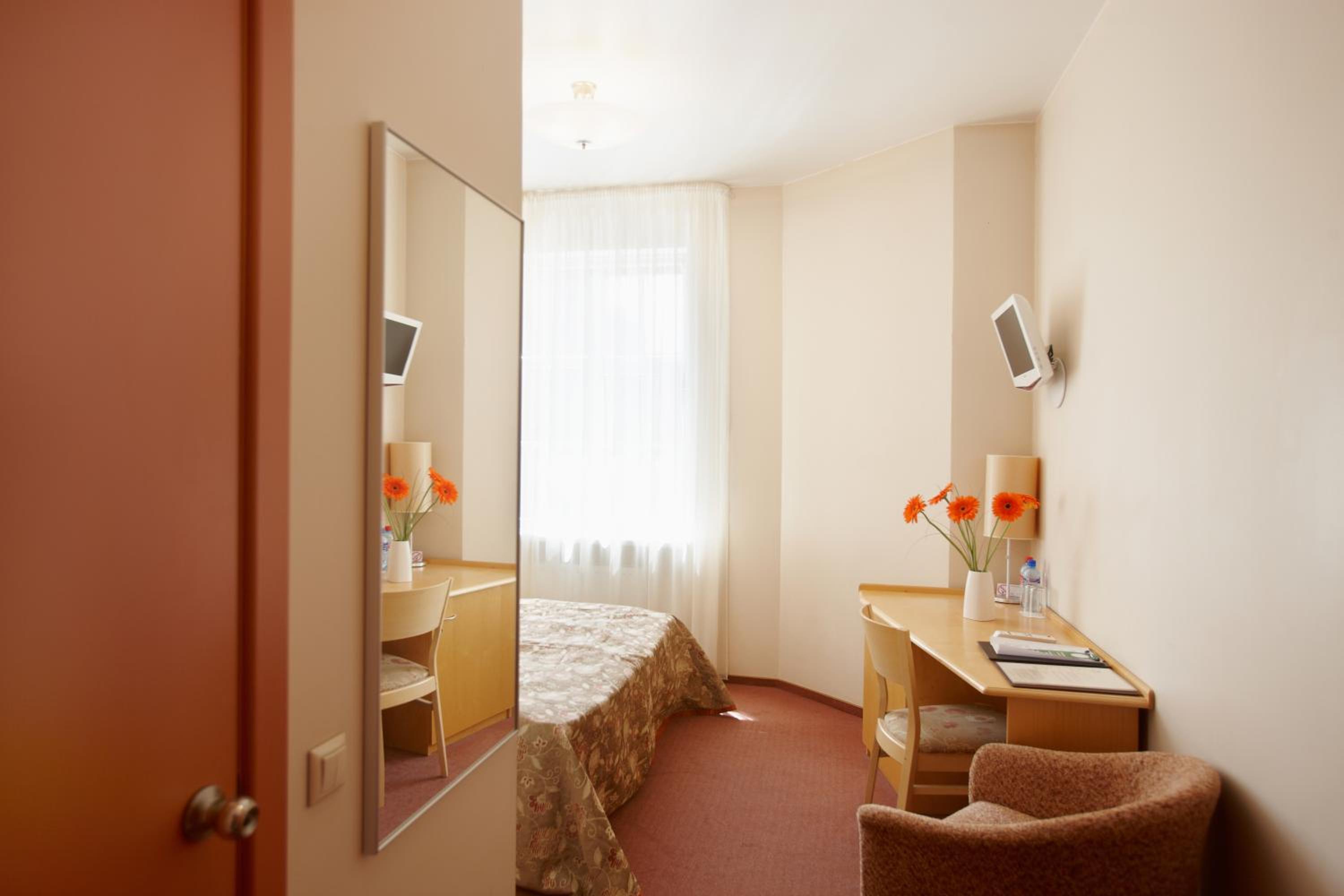 Double or Twin Room - Photo 5