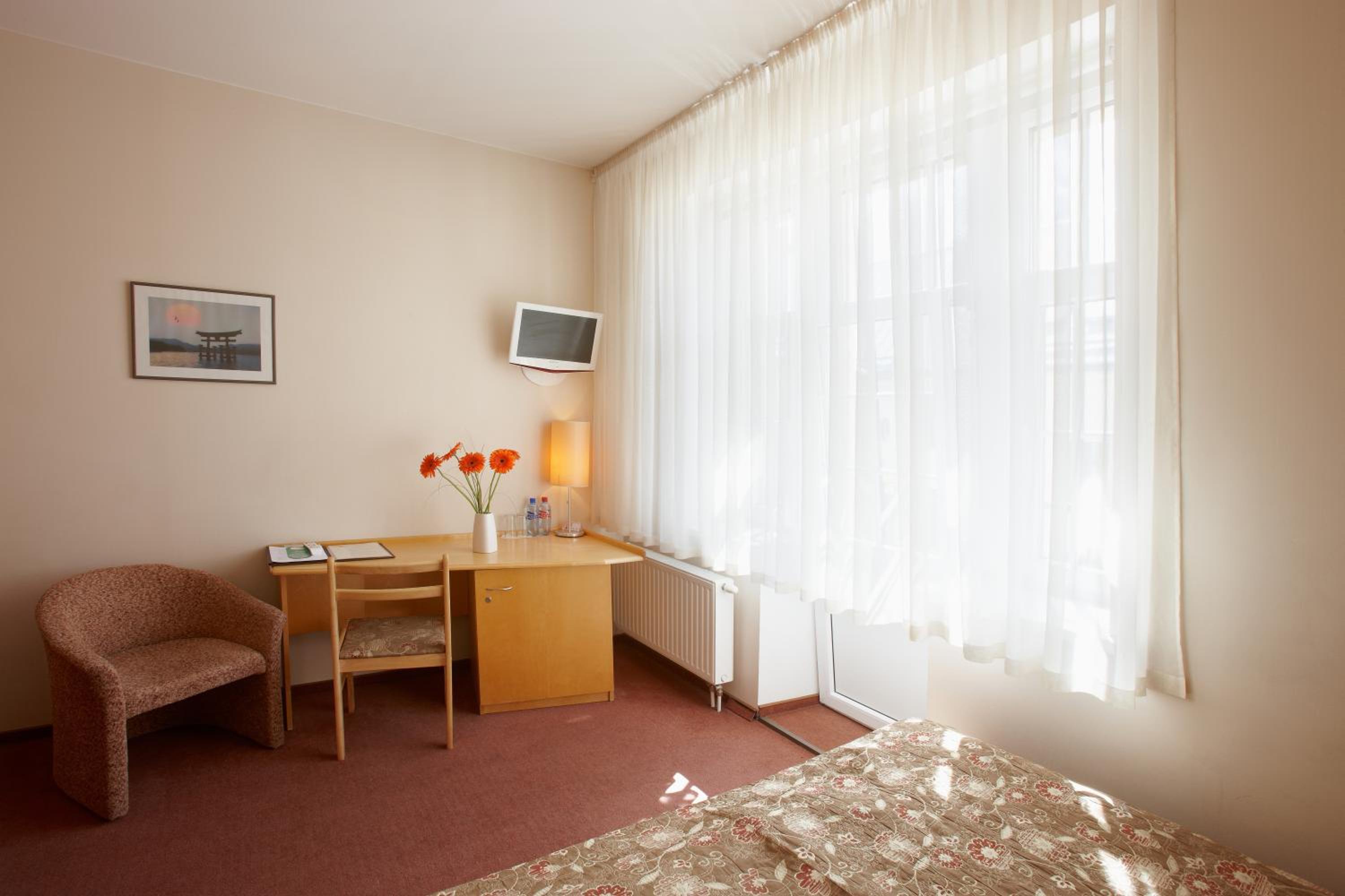Double or Twin Room - Photo 8