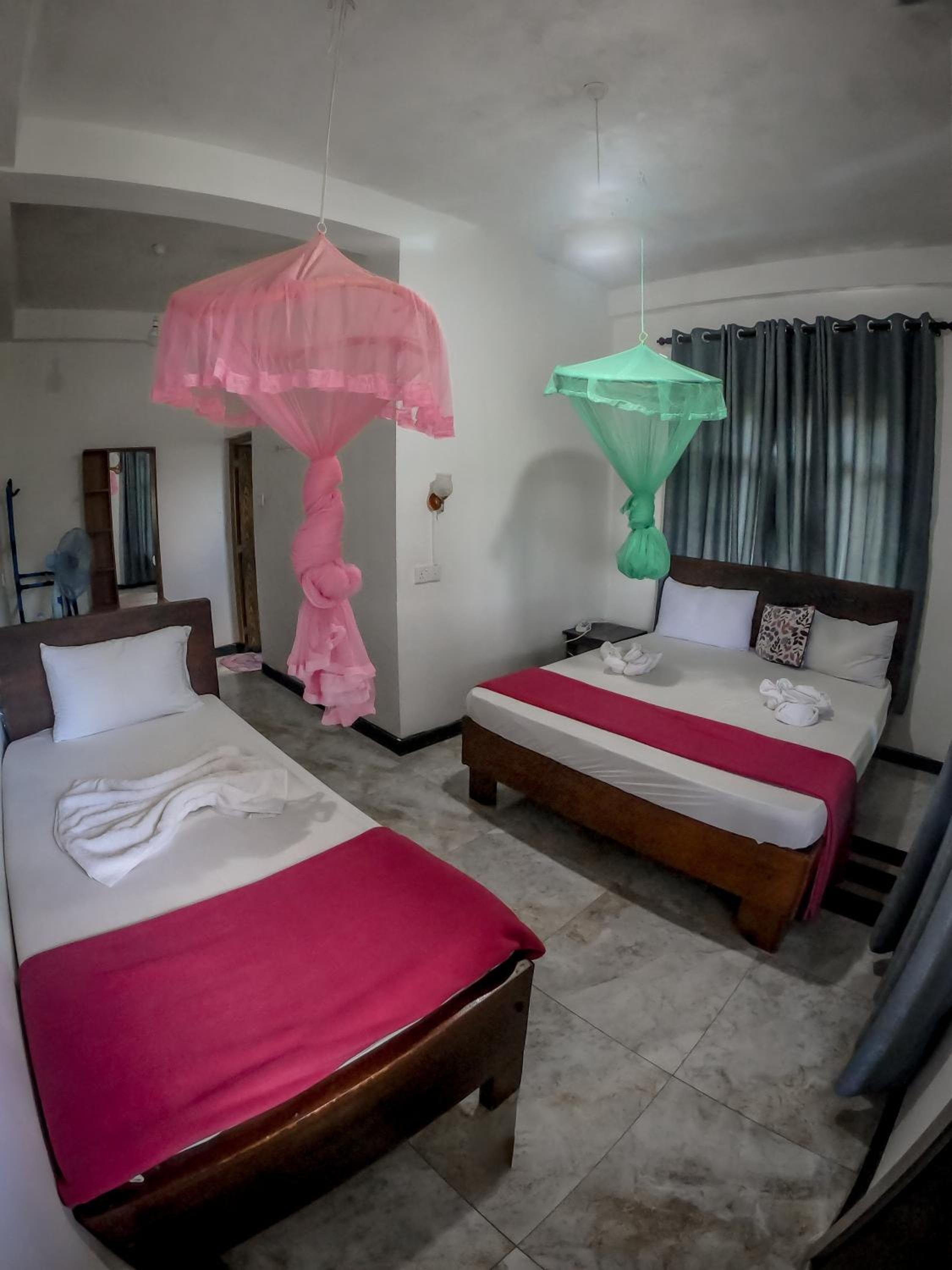 Comfort Triple Room with Nine Arch Bridge View photo 2