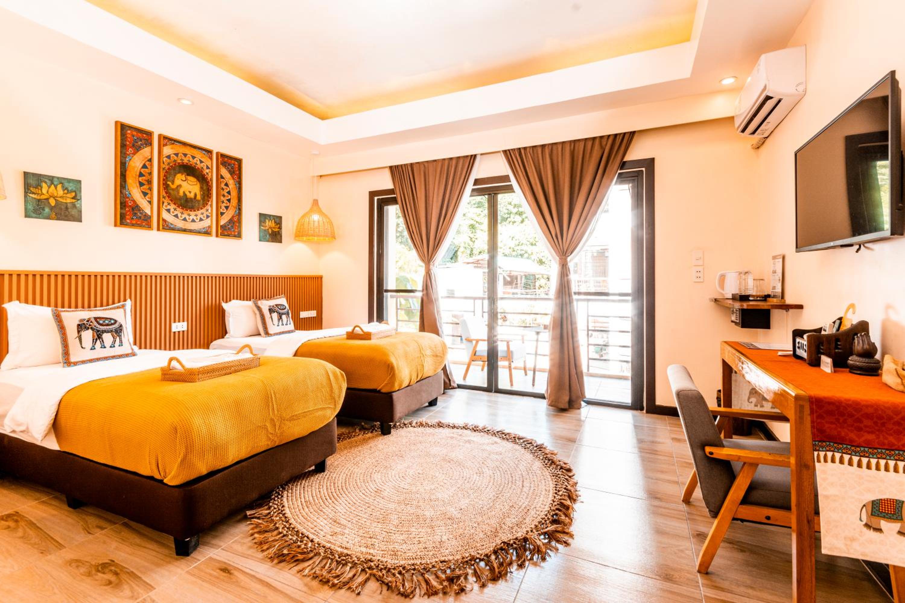 Twin Room with Balcony photo 2