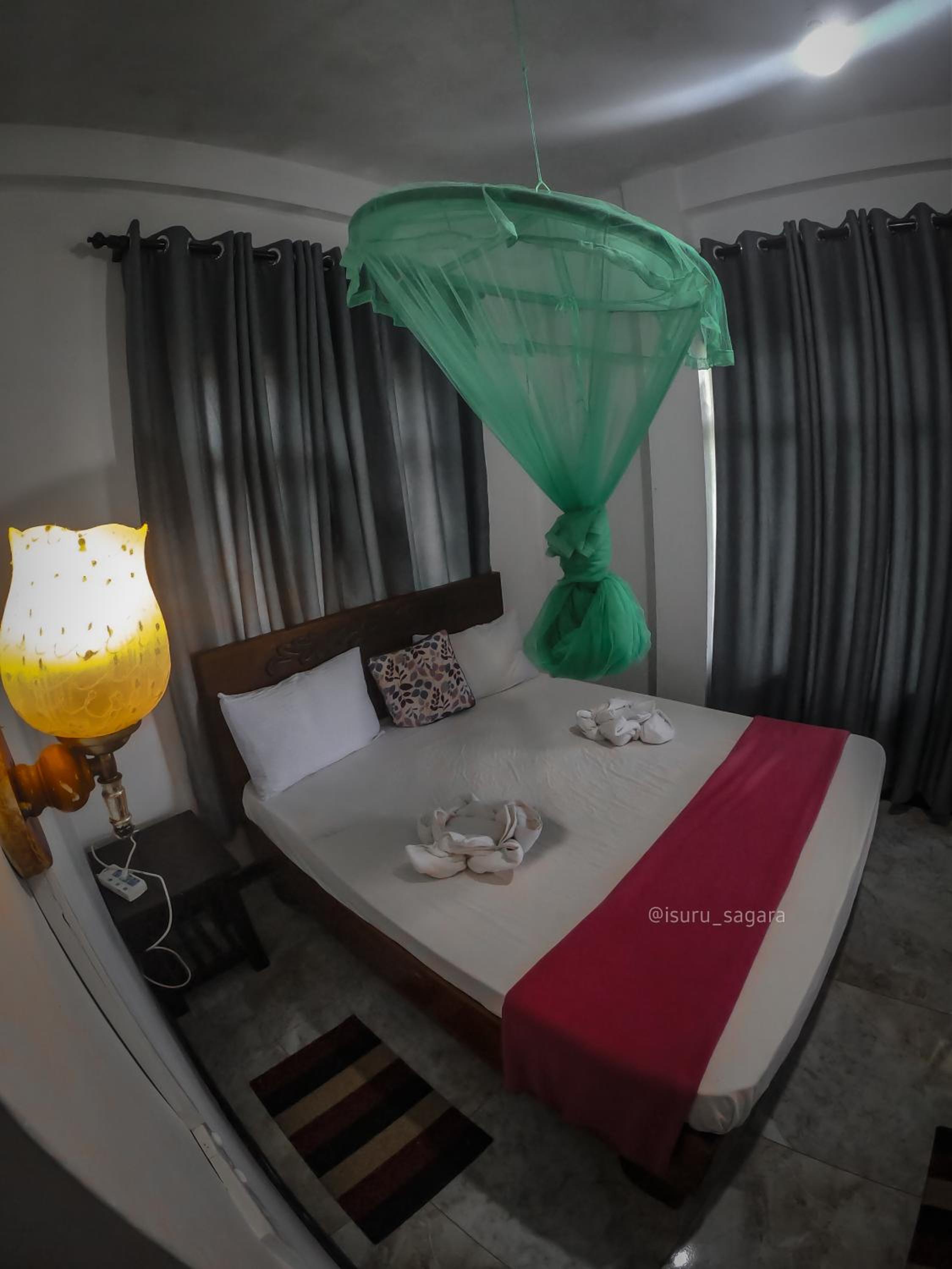 Comfort Triple Room with Nine Arch Bridge View photo 1