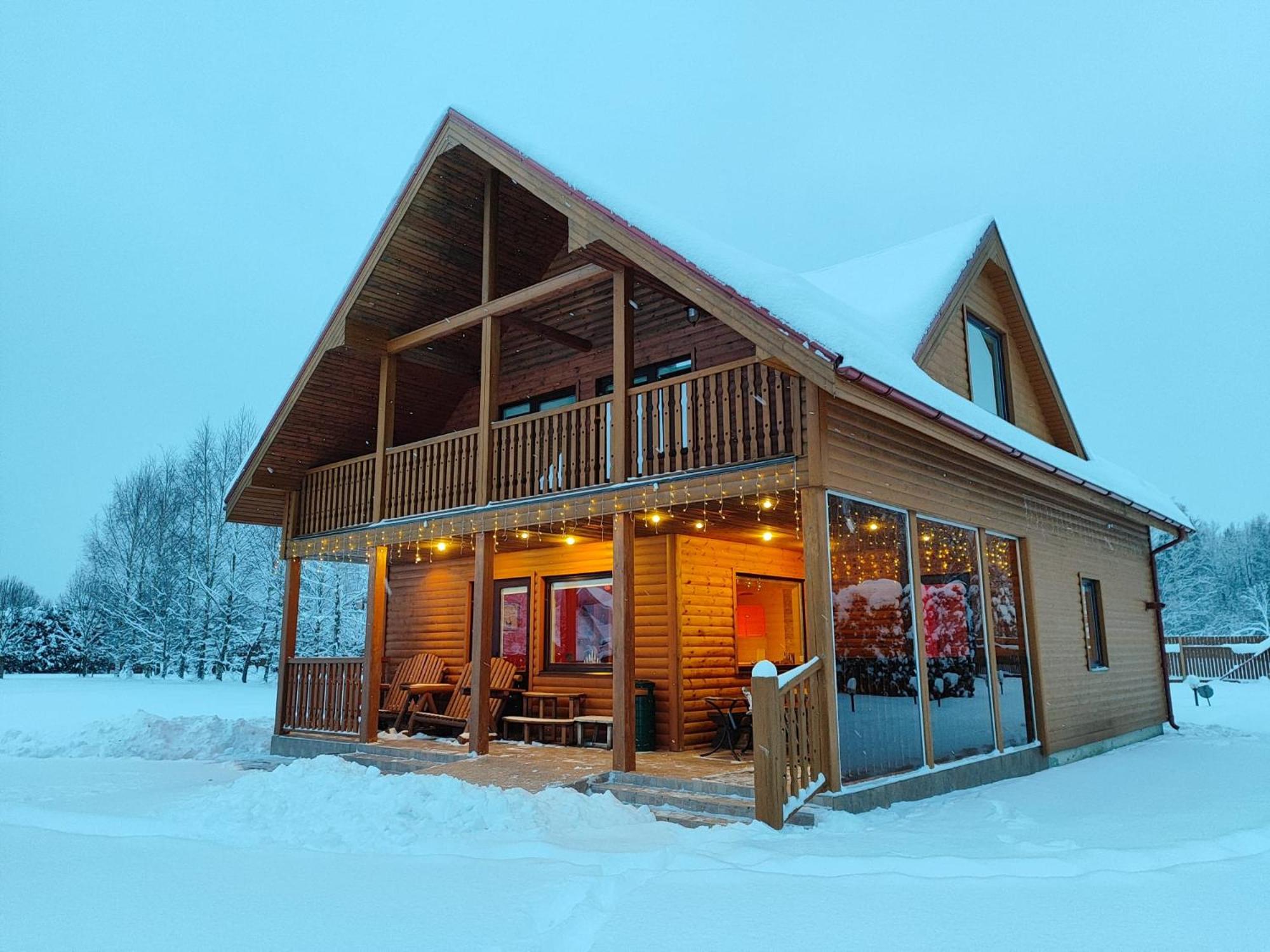 Five-Bedroom House photo 1