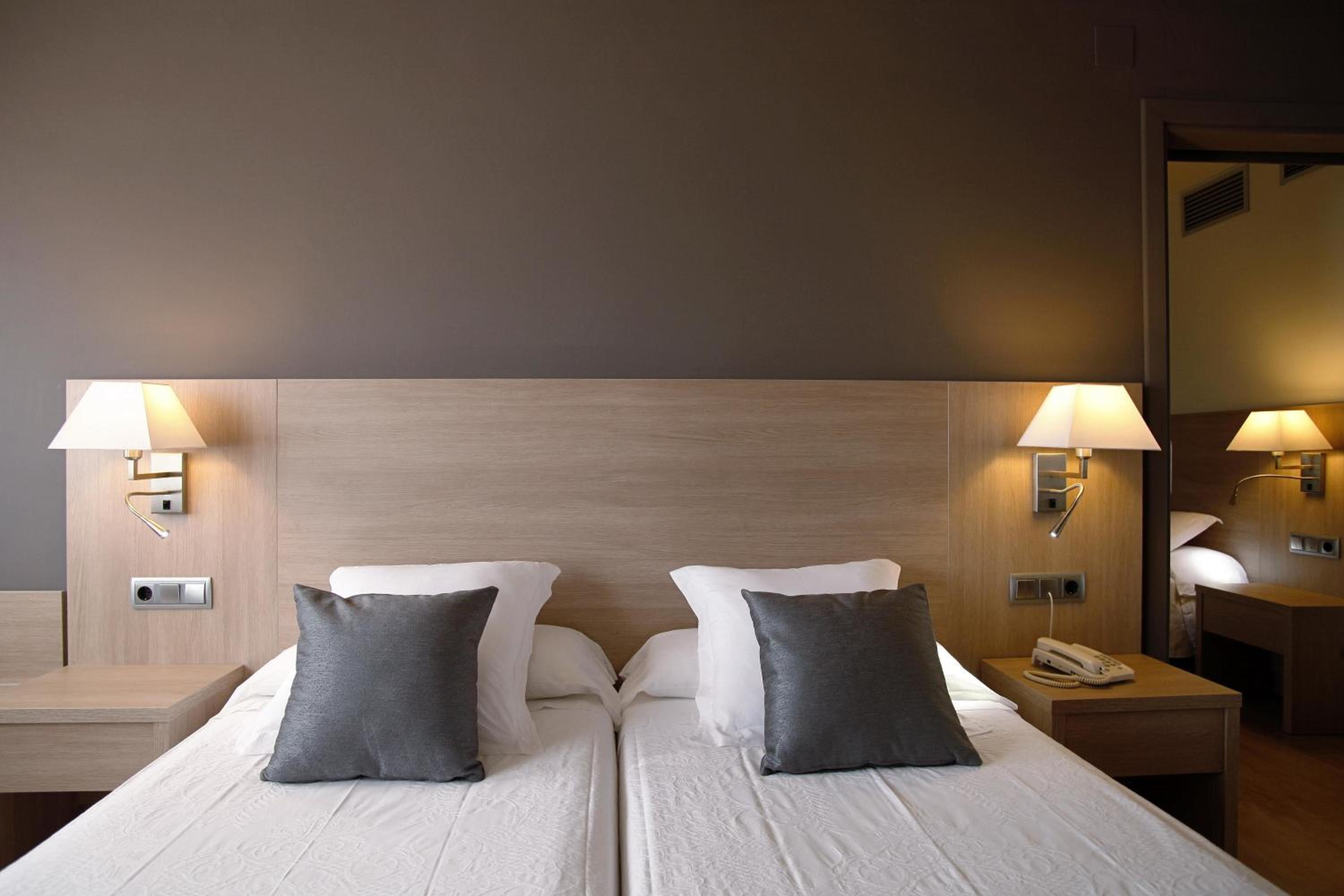 Standard Double or Twin Room - Photo 1