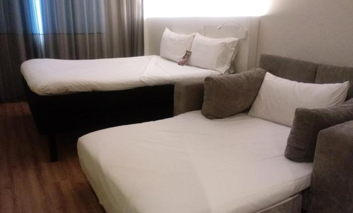 Quarto Família 1 Cama de Casal e 1 Cama de Solteiro photo 3