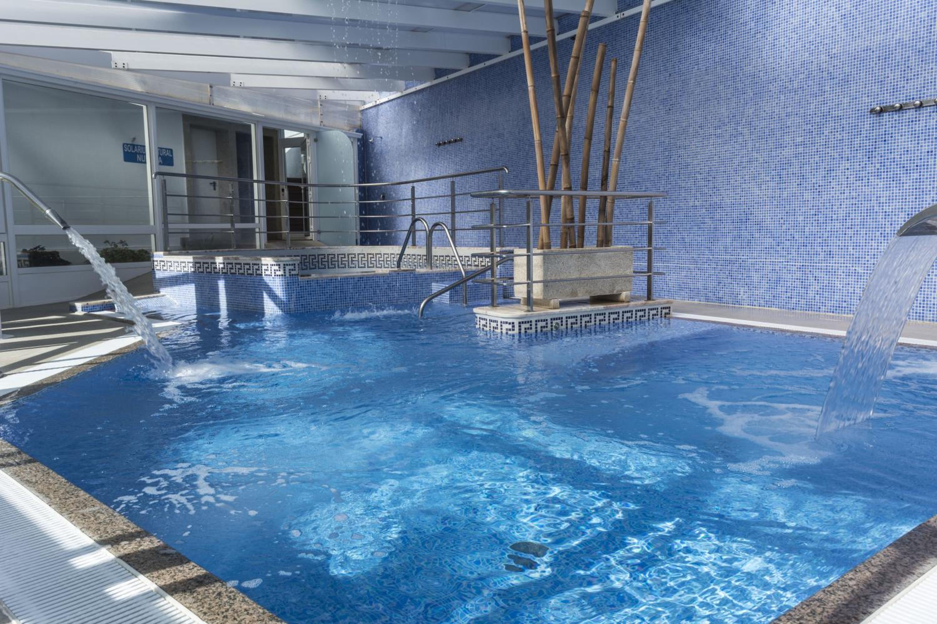 Twin Room with Spa Access - Photo 6
