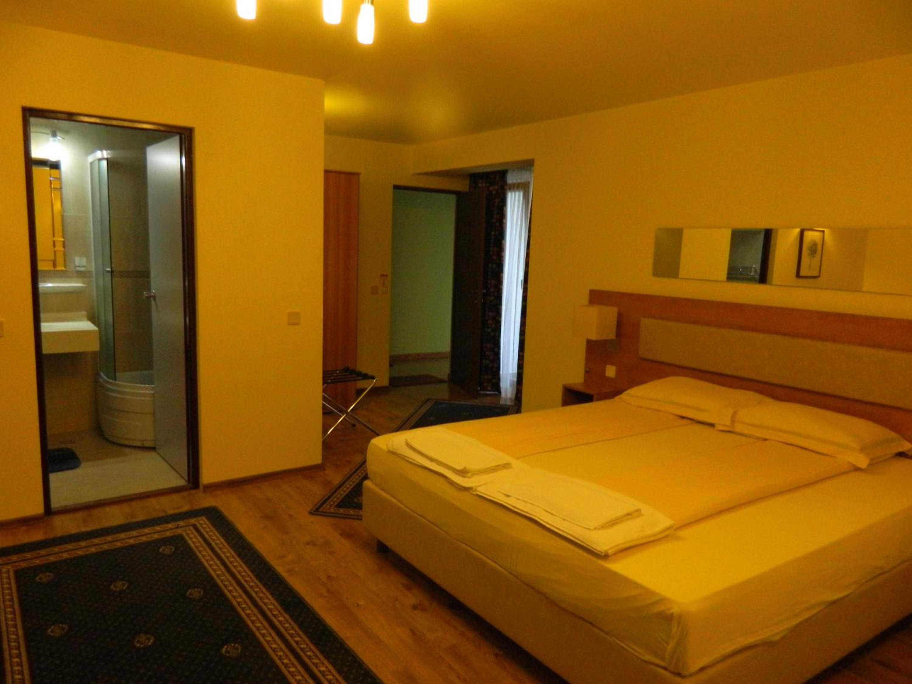 Double or Twin Room - Photo 7
