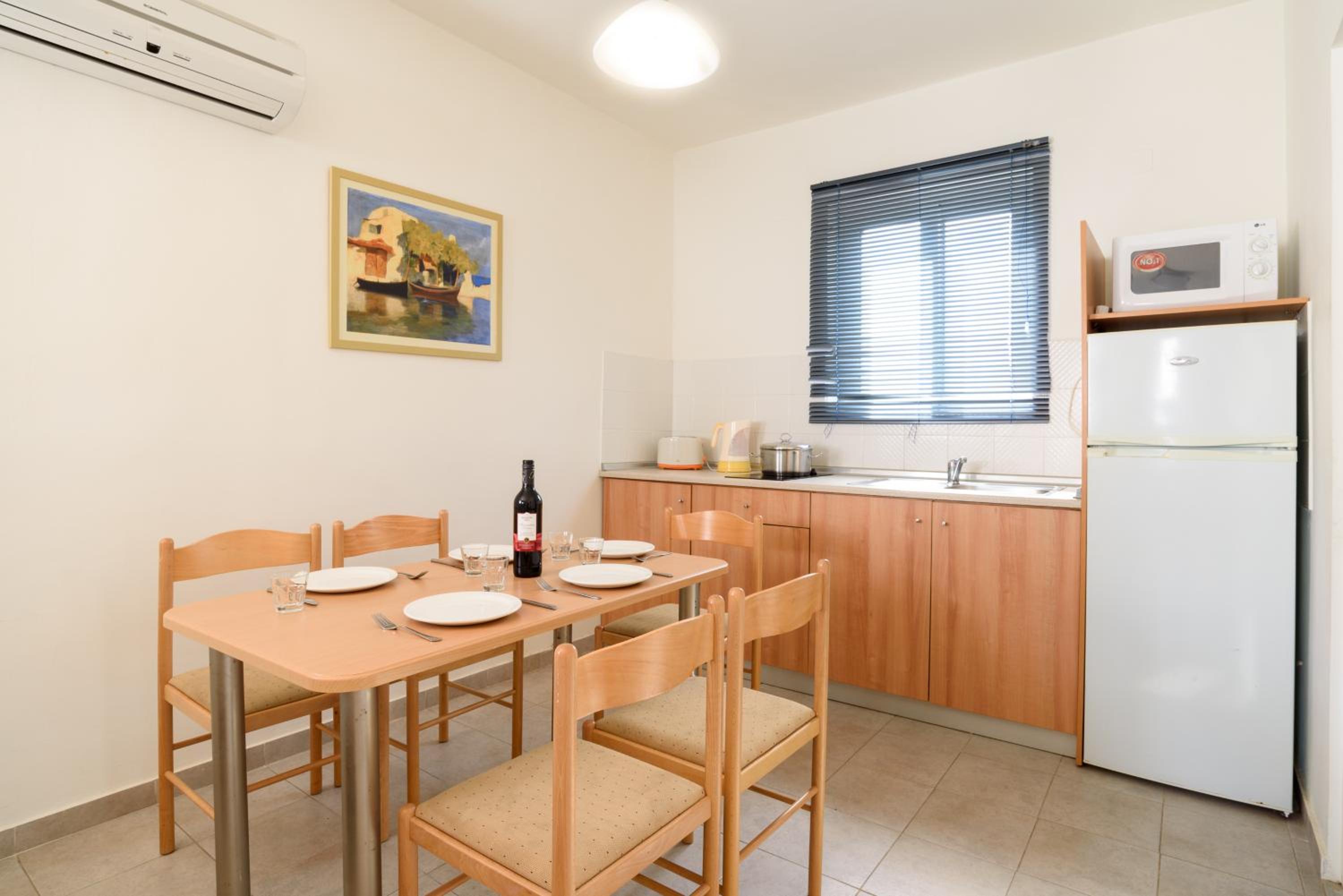Superior One-Bedroom Apartment (5 Adults) thumbnail 6