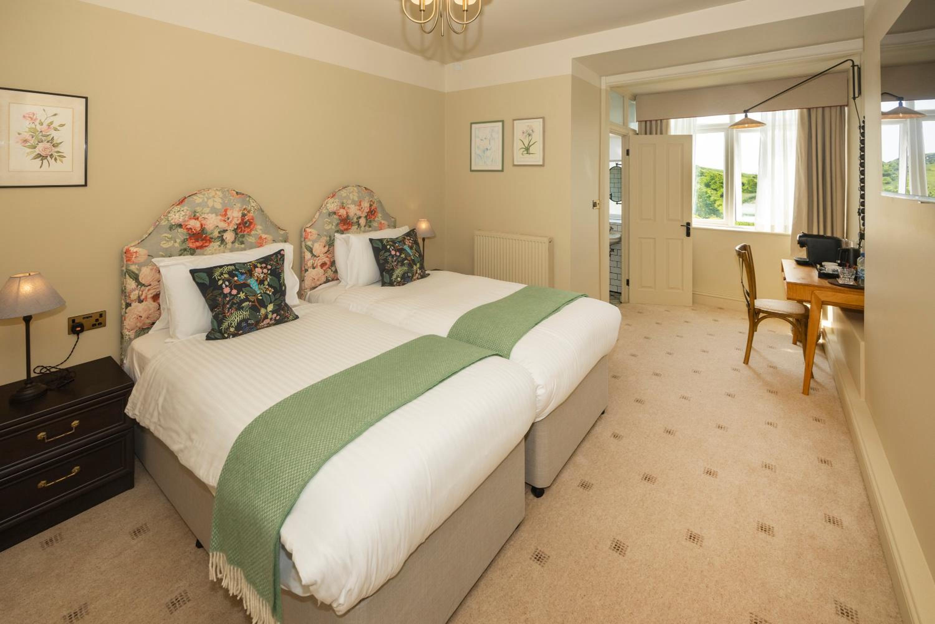 Deluxe Double Room with Sea View - Photo 4