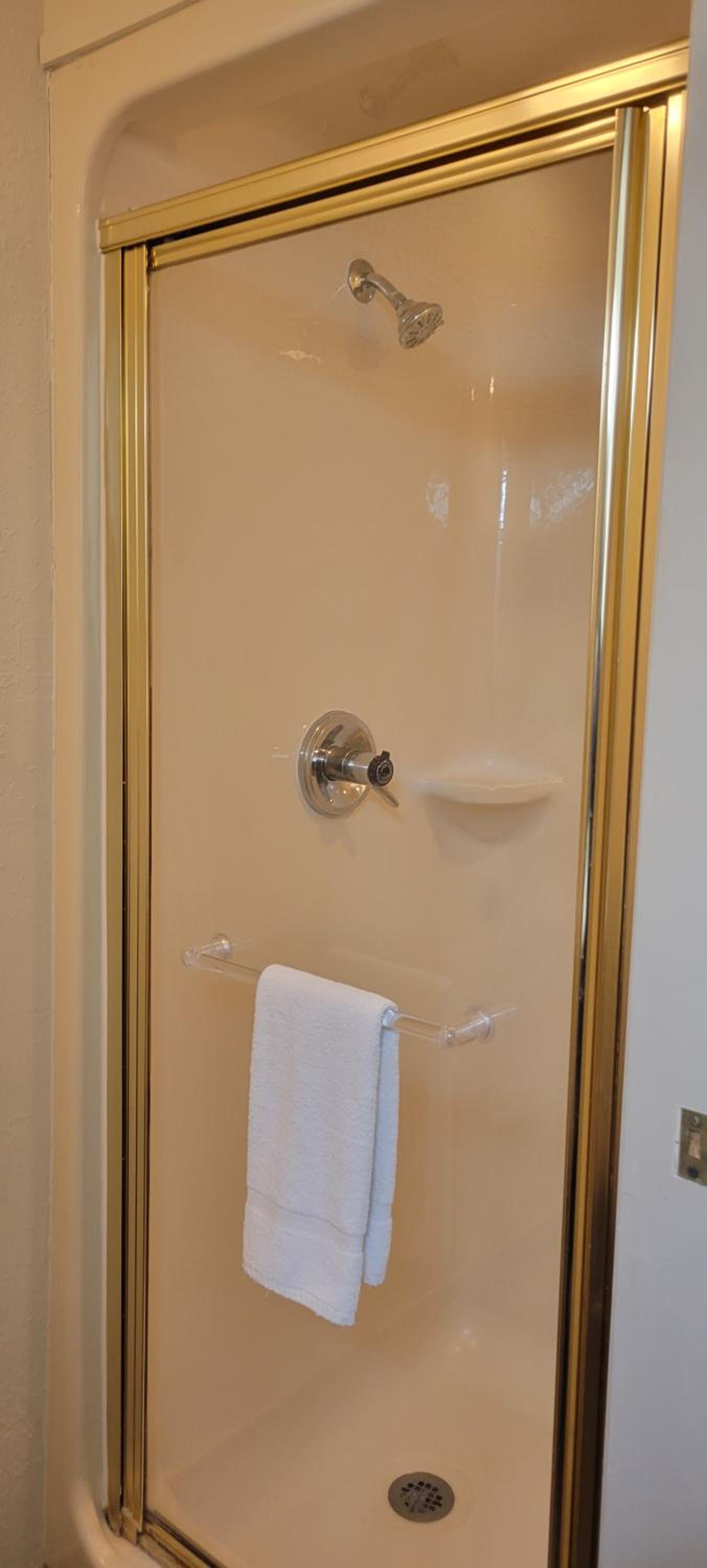 Queen Room - Non-Smoking photo 2