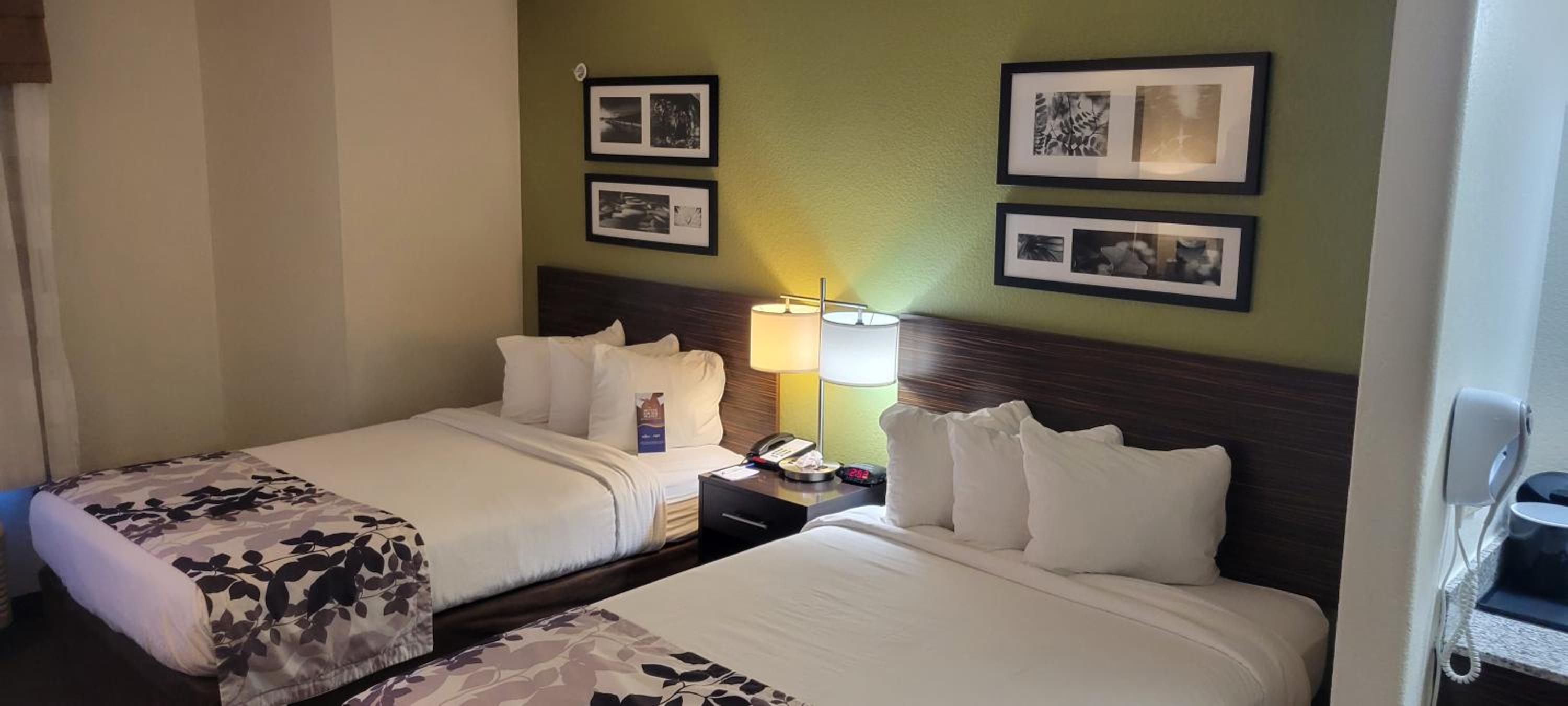 Double Room with Two Double Beds - Non-Smoking photo 2