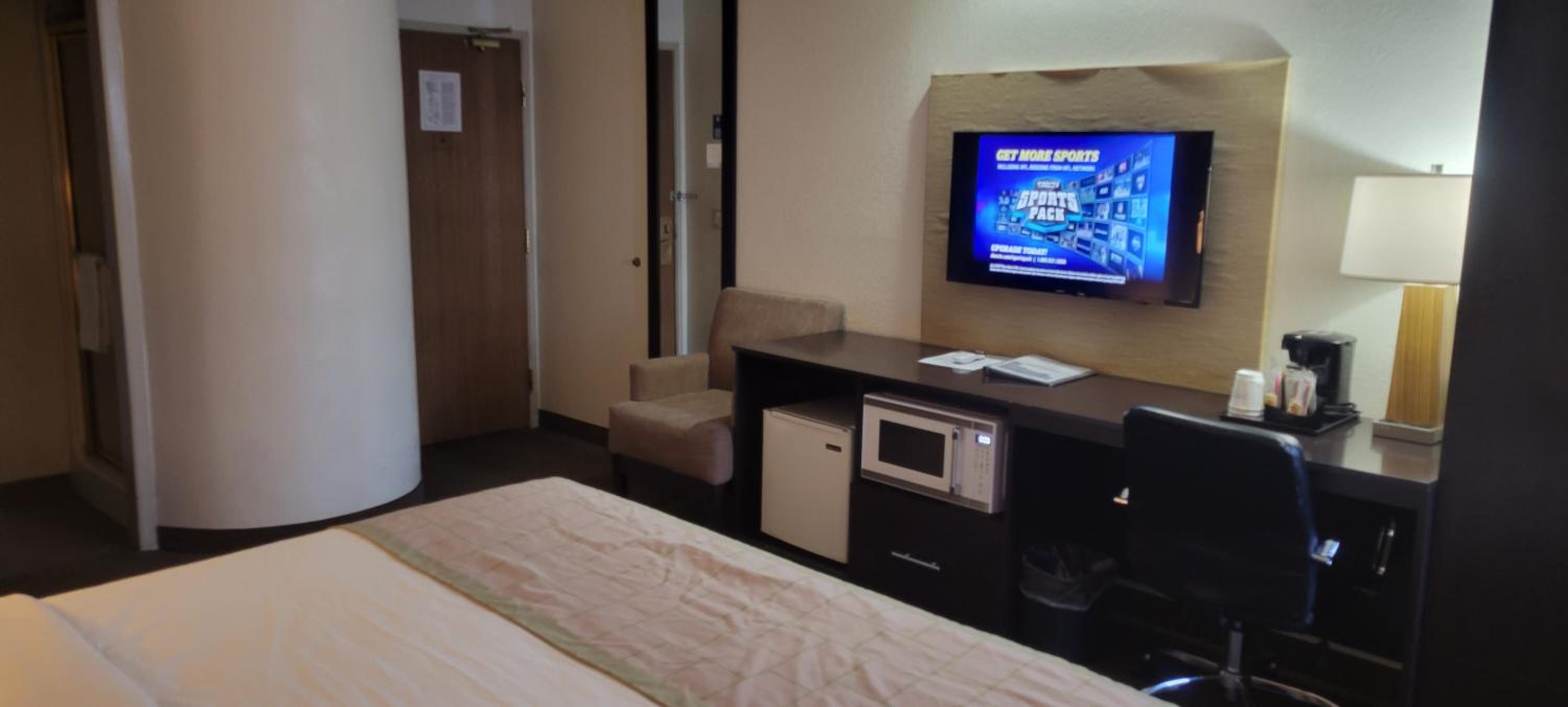 King Room - Non-Smoking photo 2
