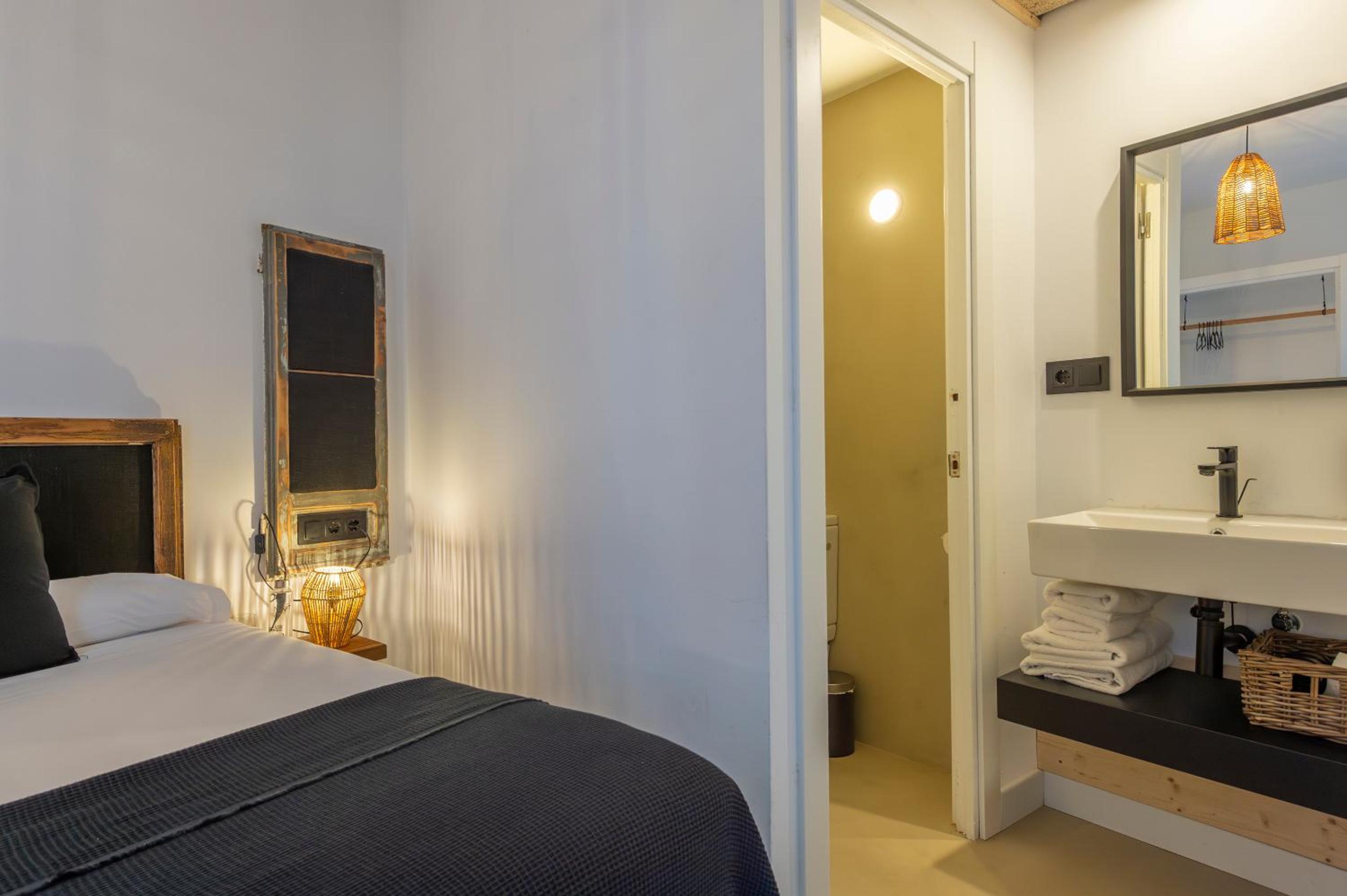 Small Double or Twin Room photo 2