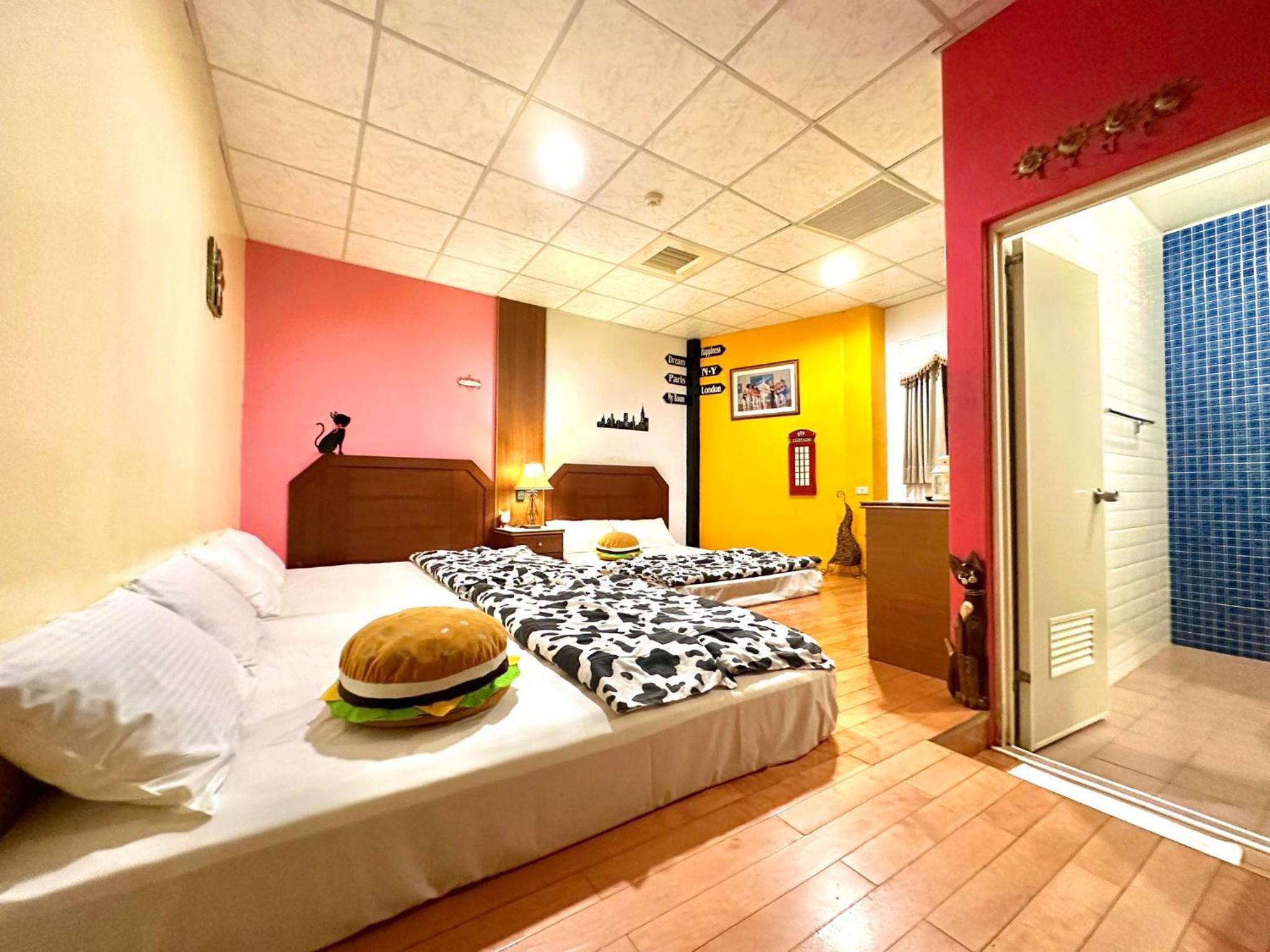 Family Room with Bathroom photo 3