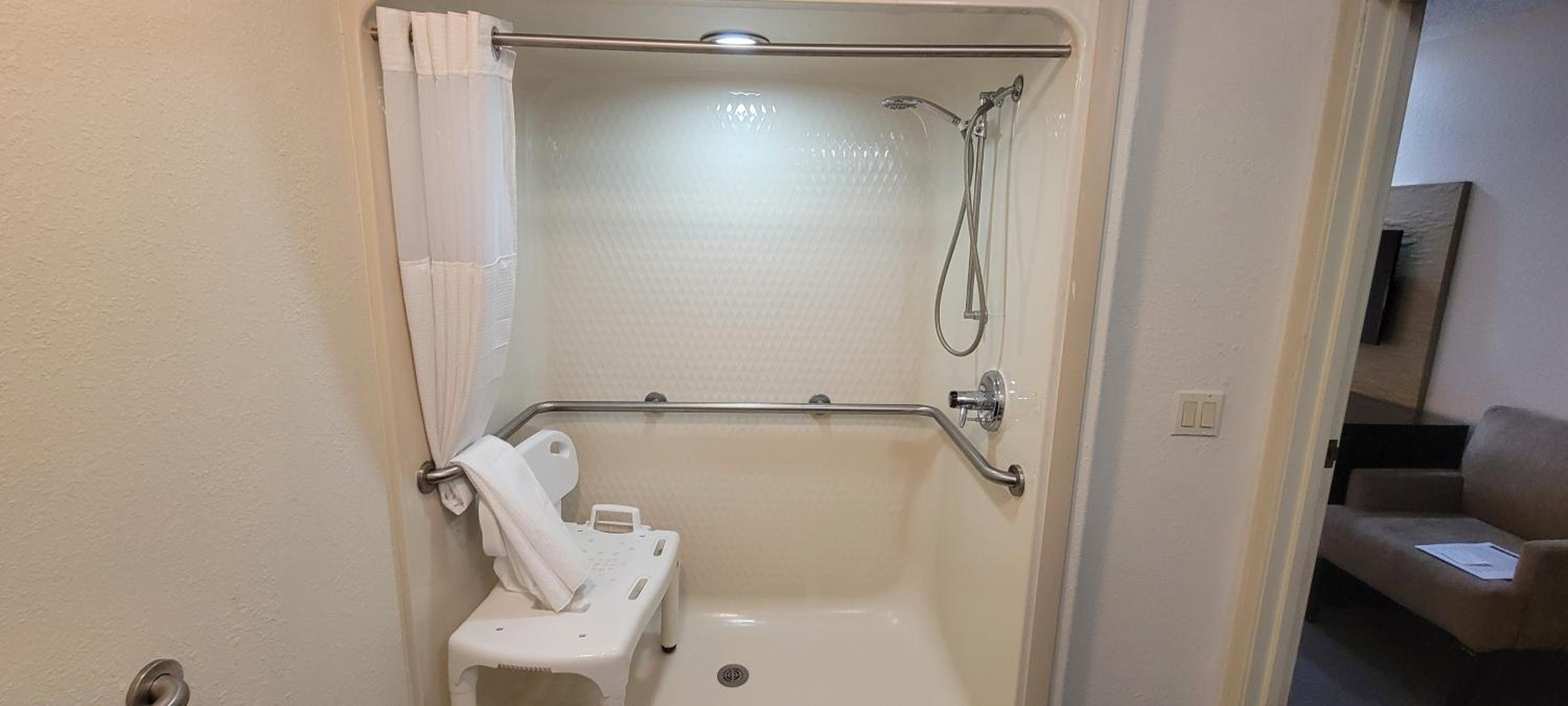 Queen Room - Disability Access/Non-Smoking photo 3