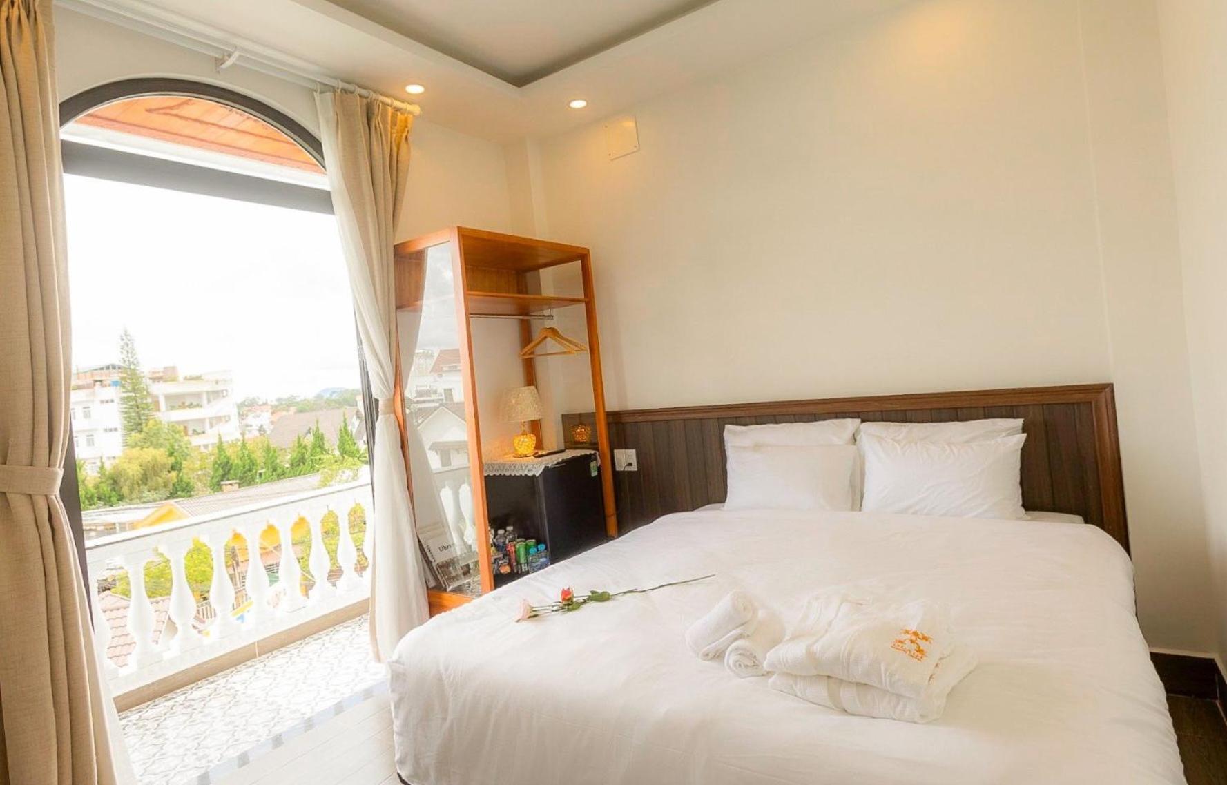 Deluxe Double Room with Balcony photo 1