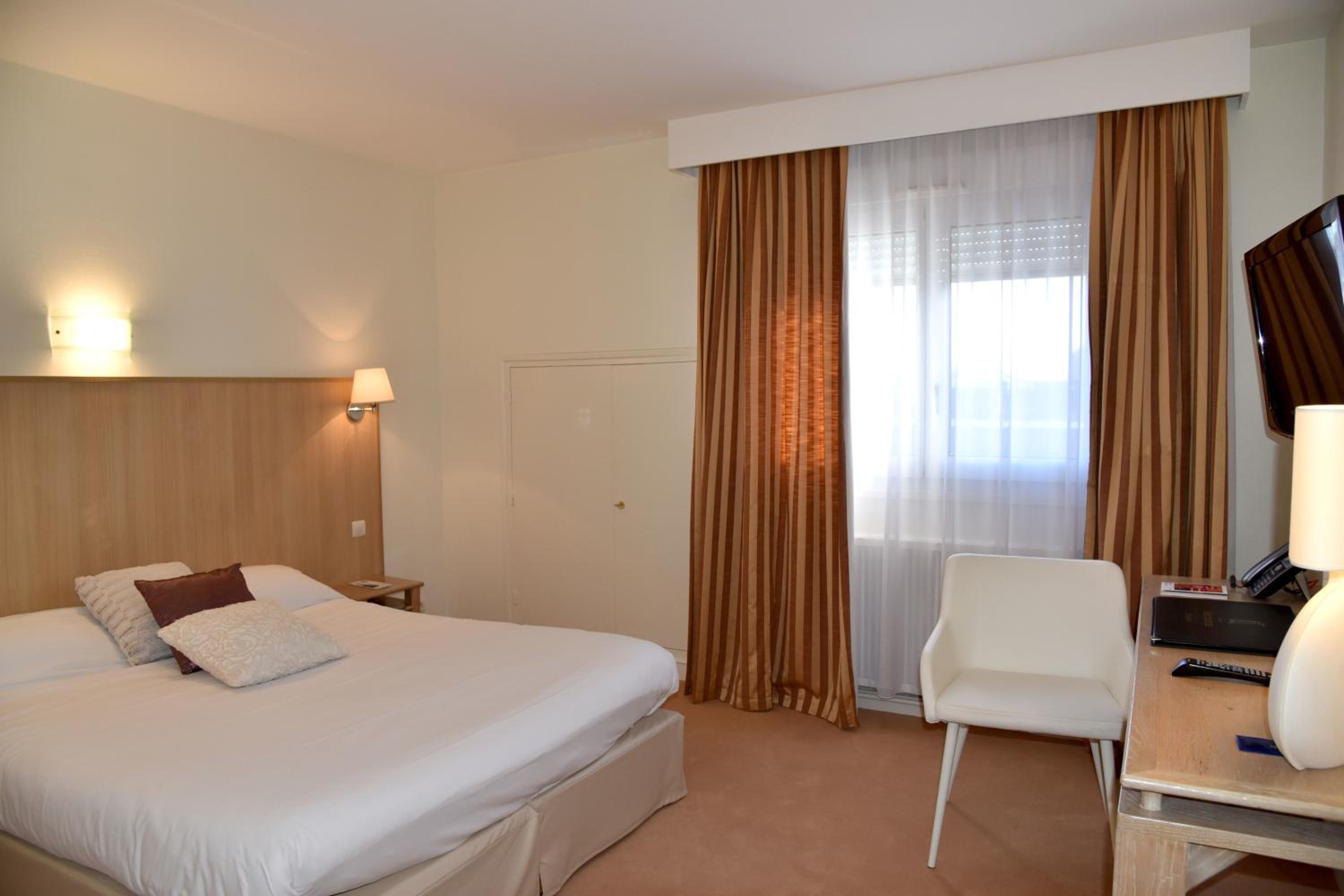 Double Room - Photo 10
