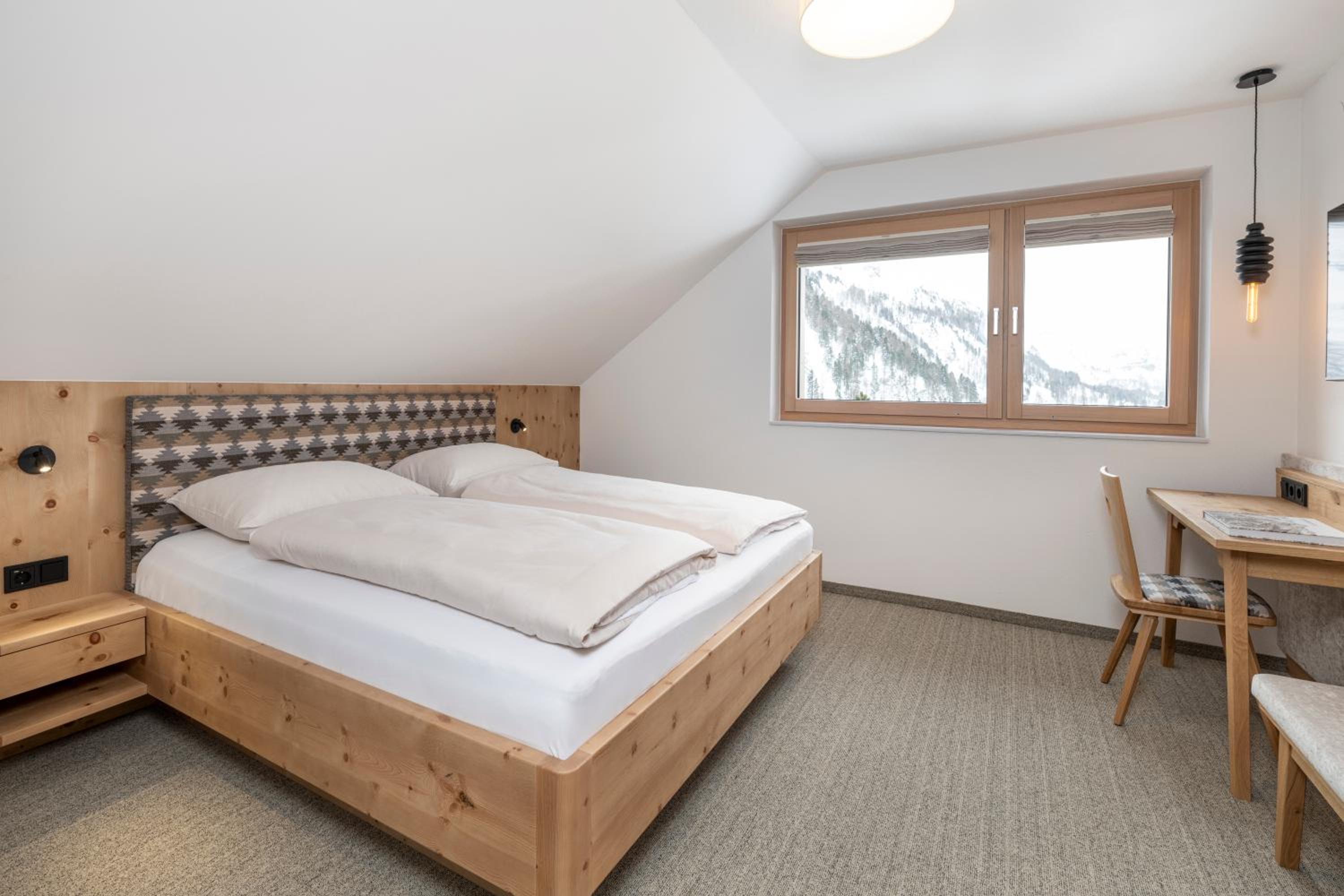 One-Bedroom Apartment with View photo 2