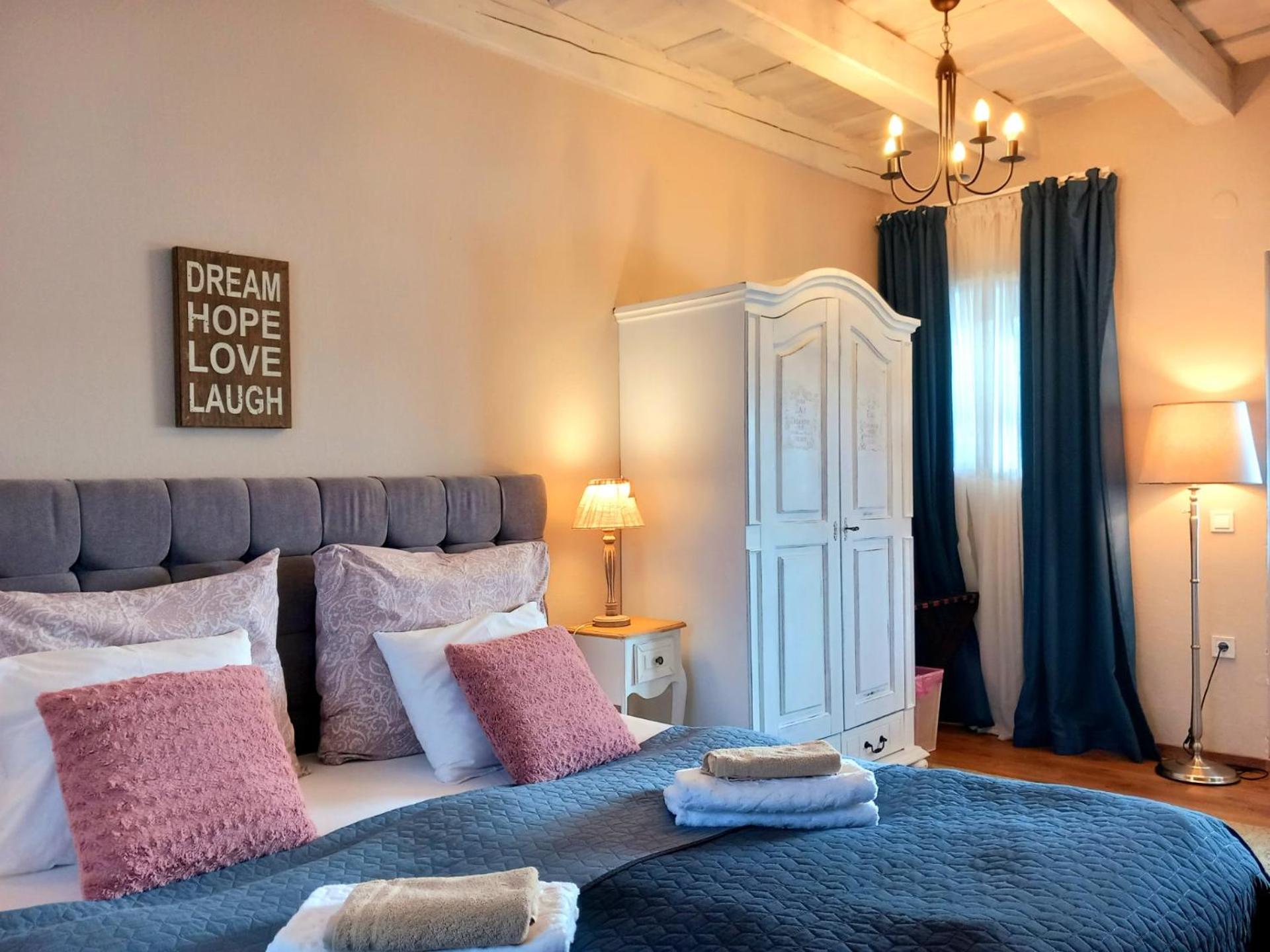 Standard Queen Room photo 1