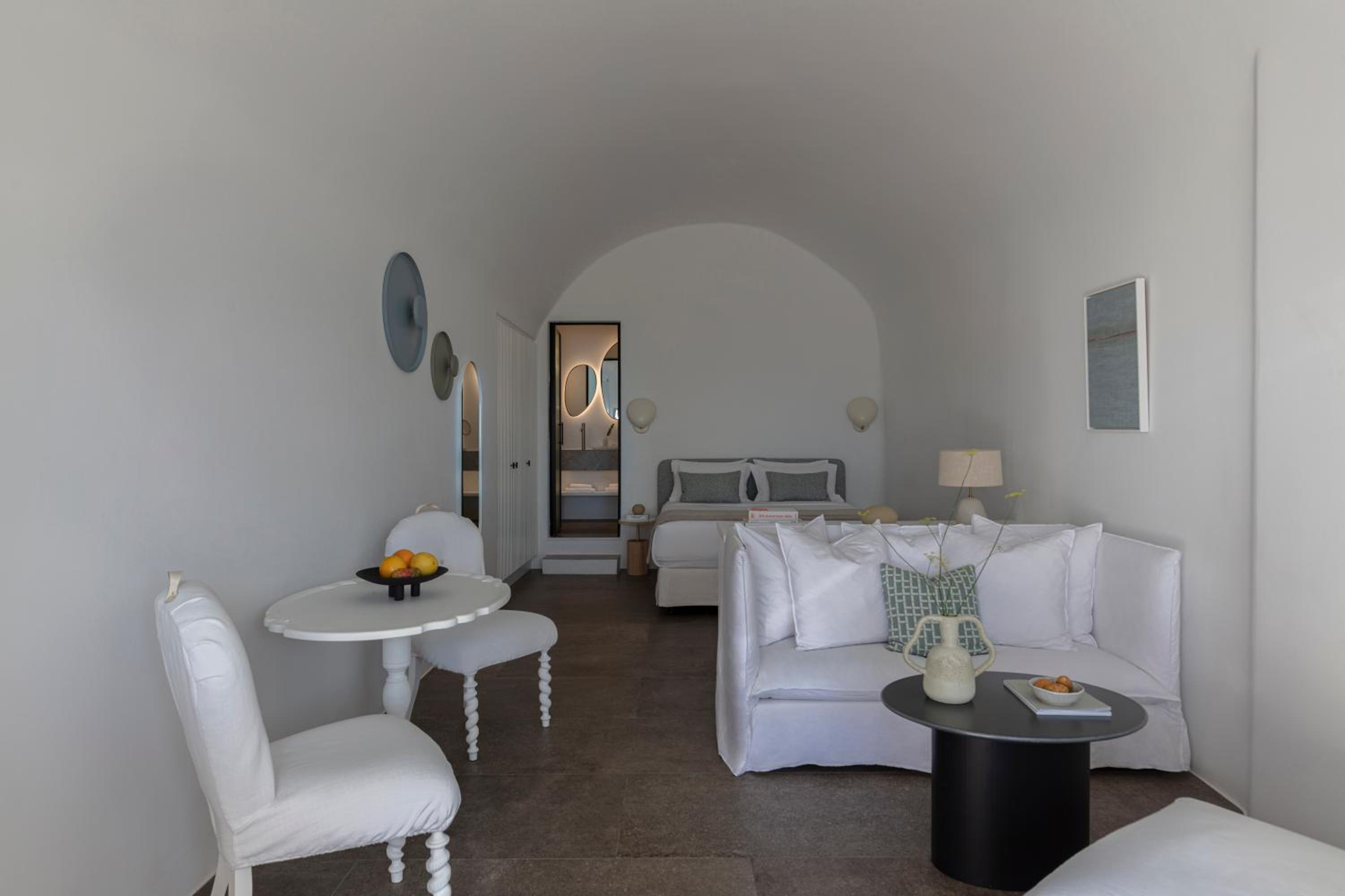 Honeymoon Suite  with Plunge Pool - Photo 9