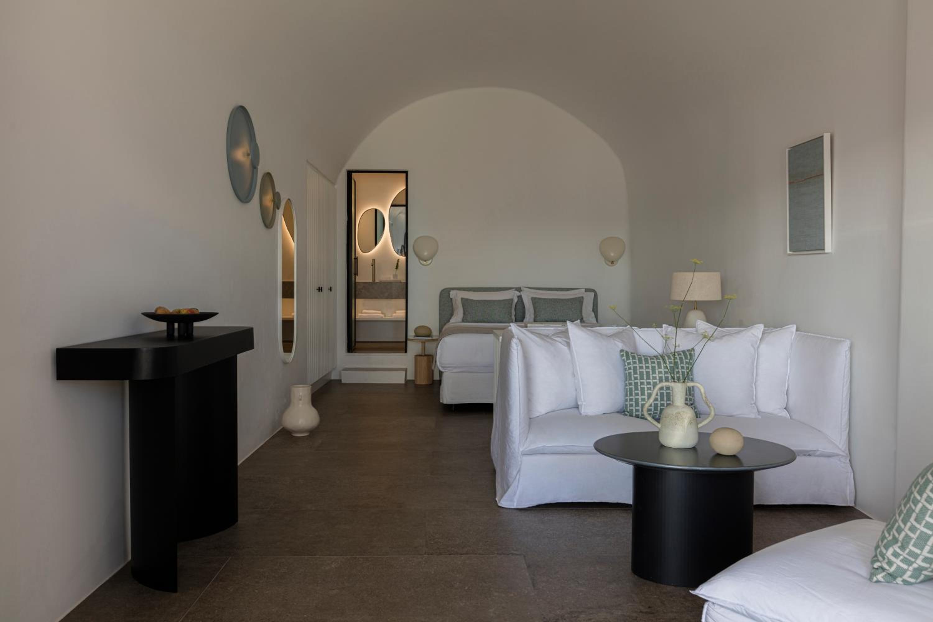 Honeymoon Suite  with Plunge Pool - Photo 10