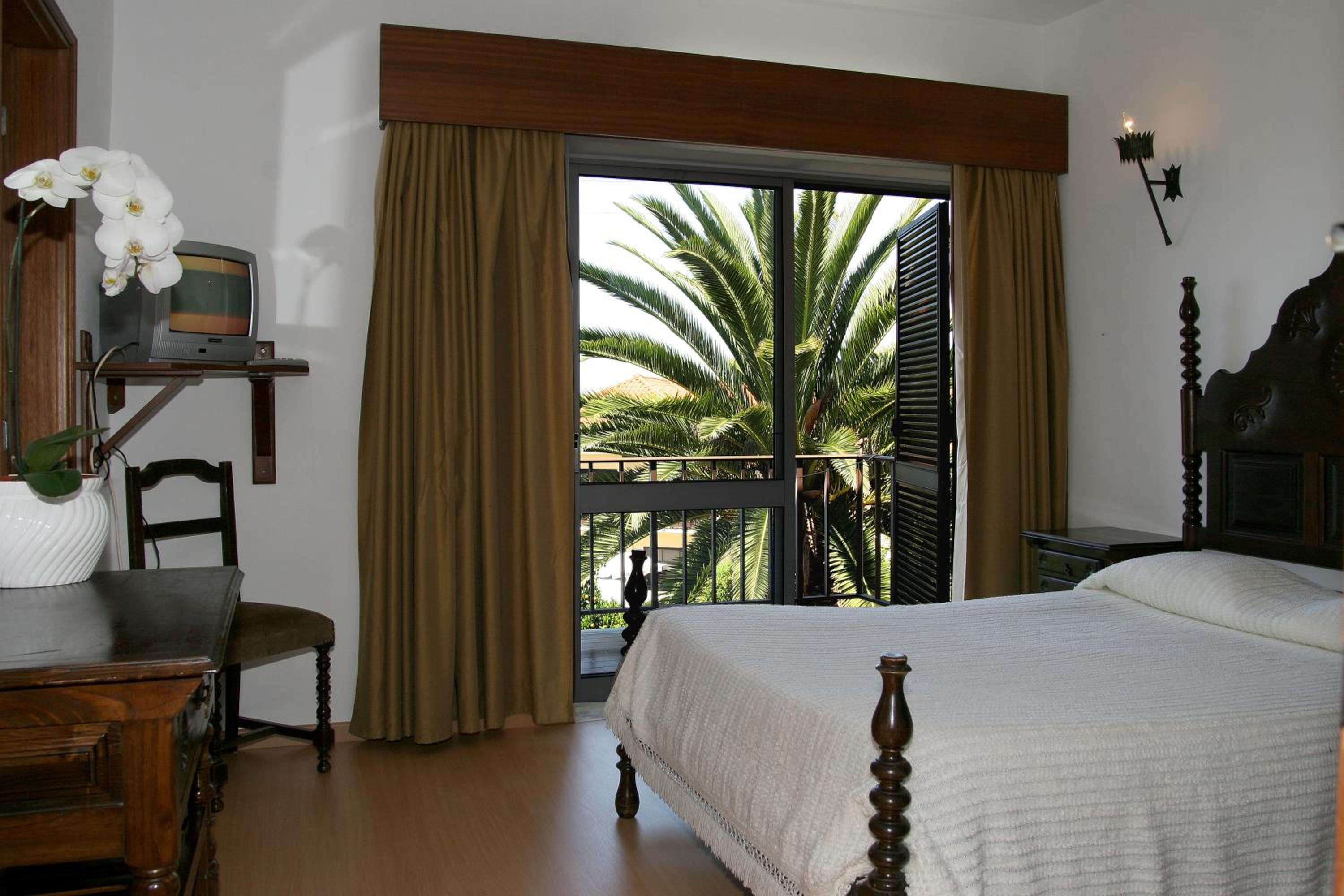 Double or Twin Room - Photo 5