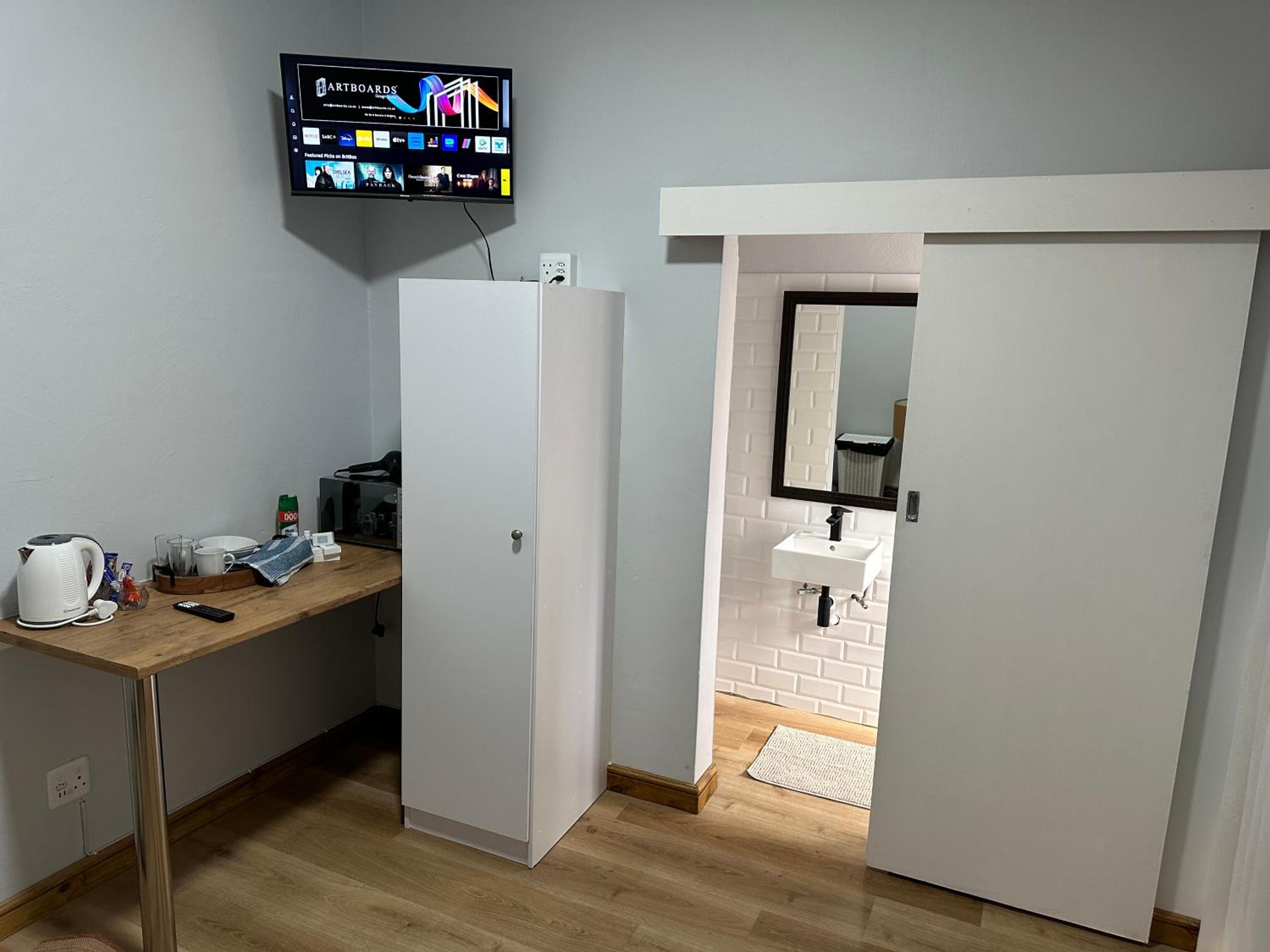 Budget Double Room photo 3
