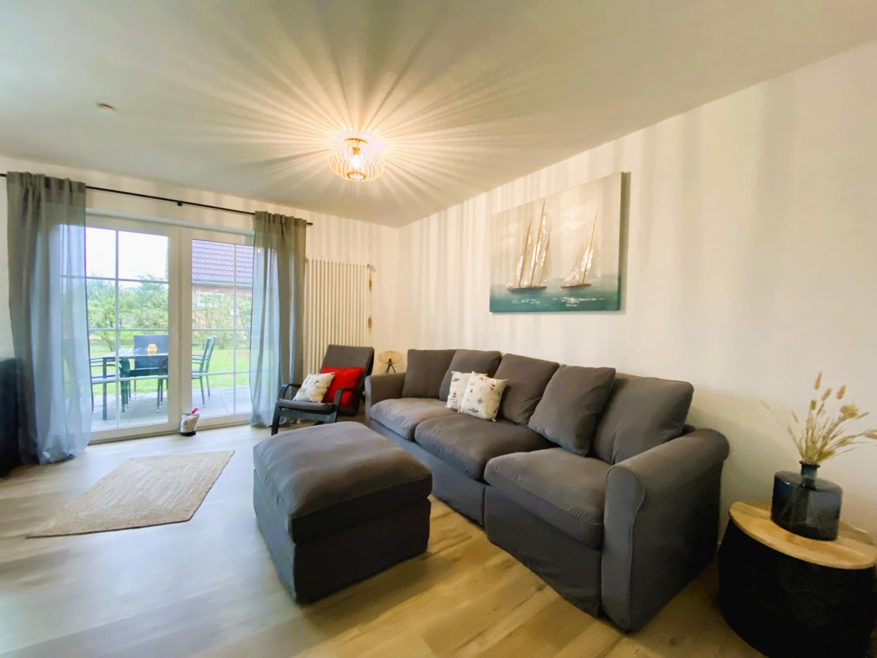 One-Bedroom Apartment photo 1