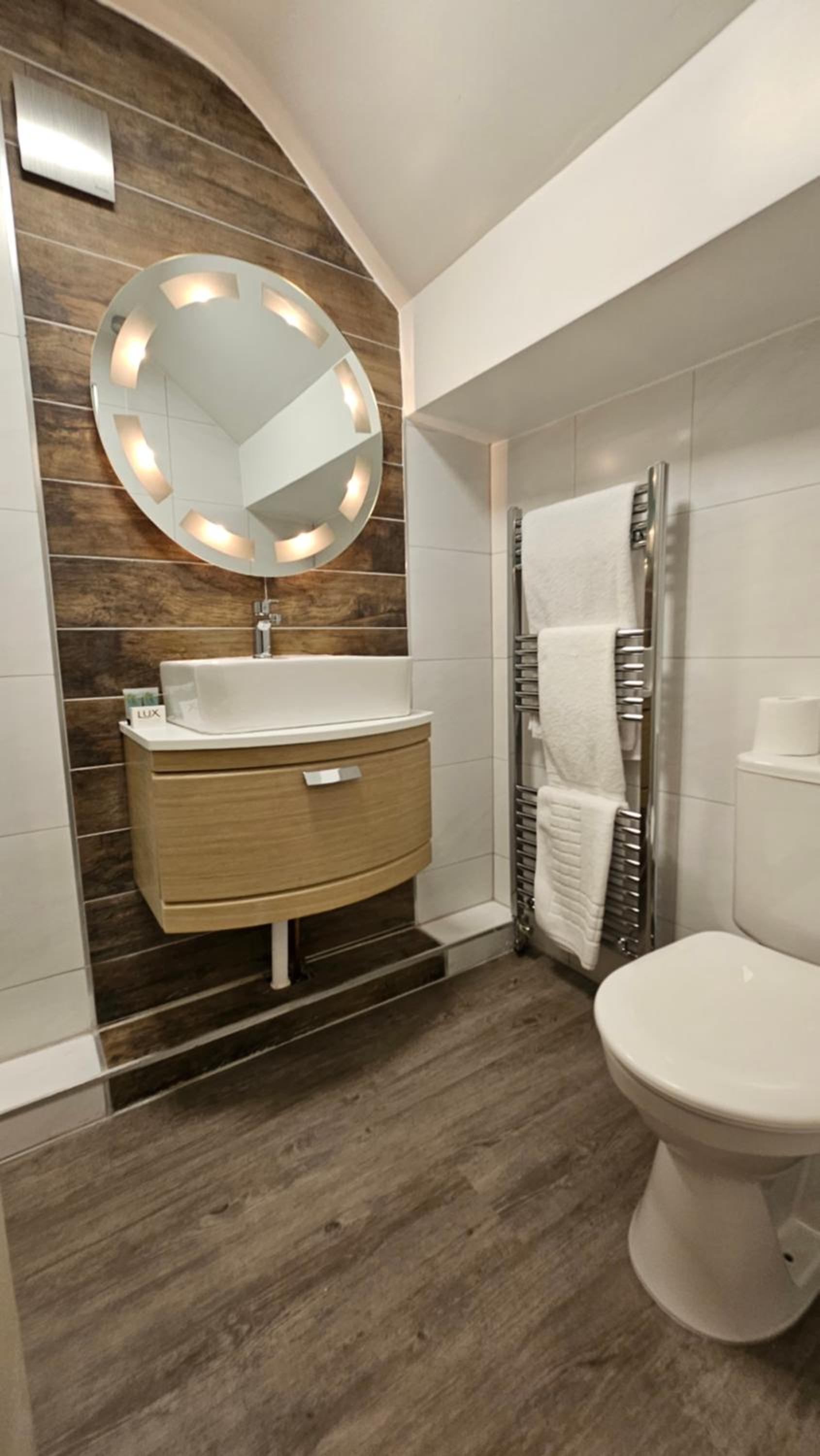 Deluxe Double Room with Shower photo 2