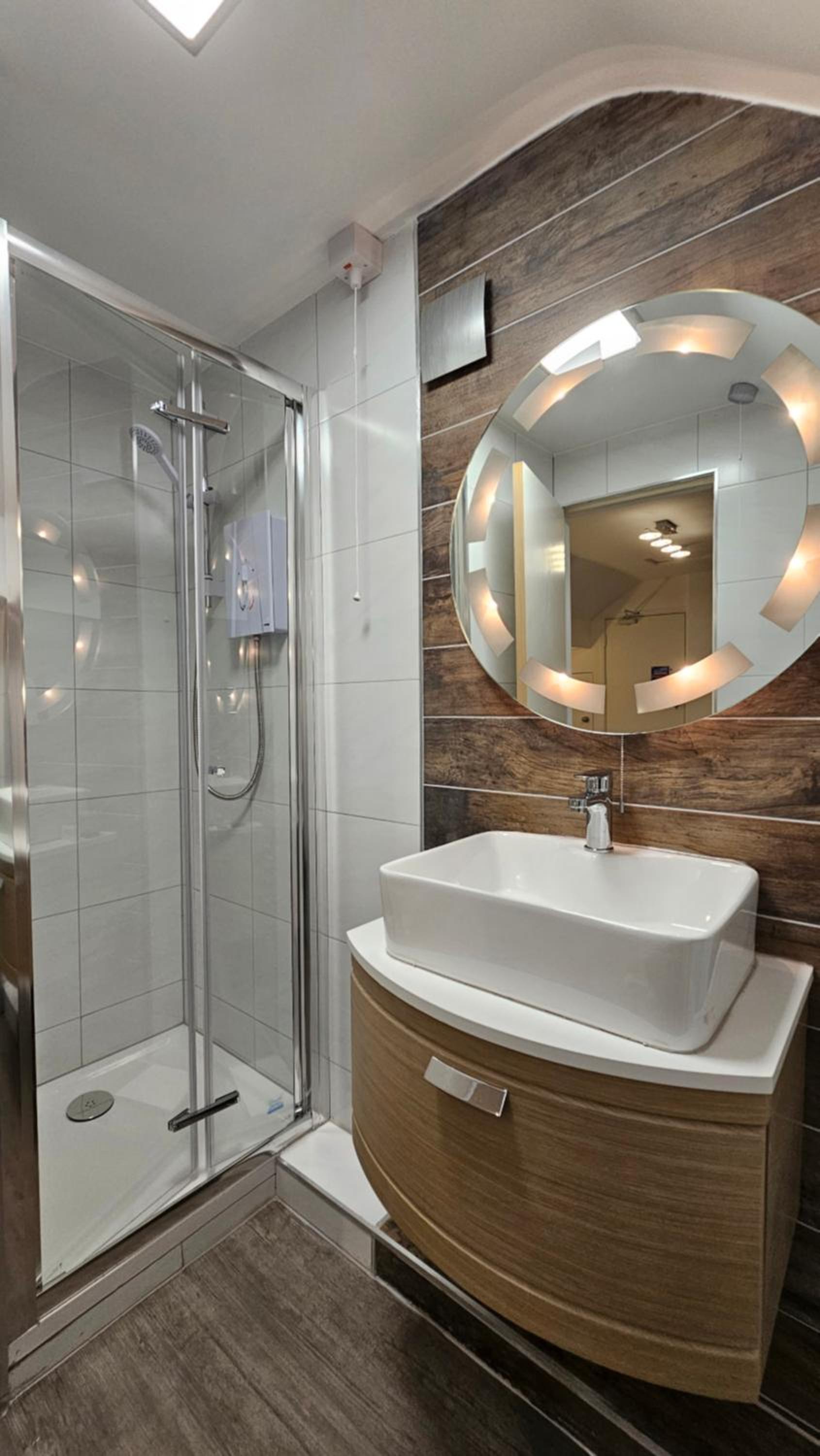 Deluxe Double Room with Shower photo 3