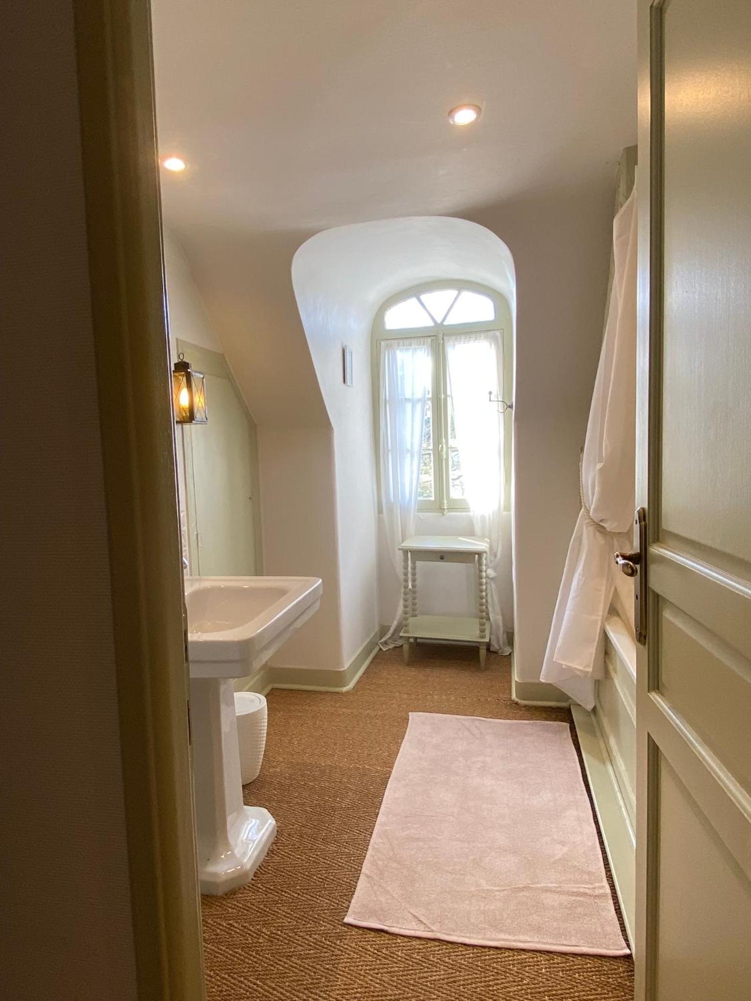 Two-Bedroom Suite - Photo 3