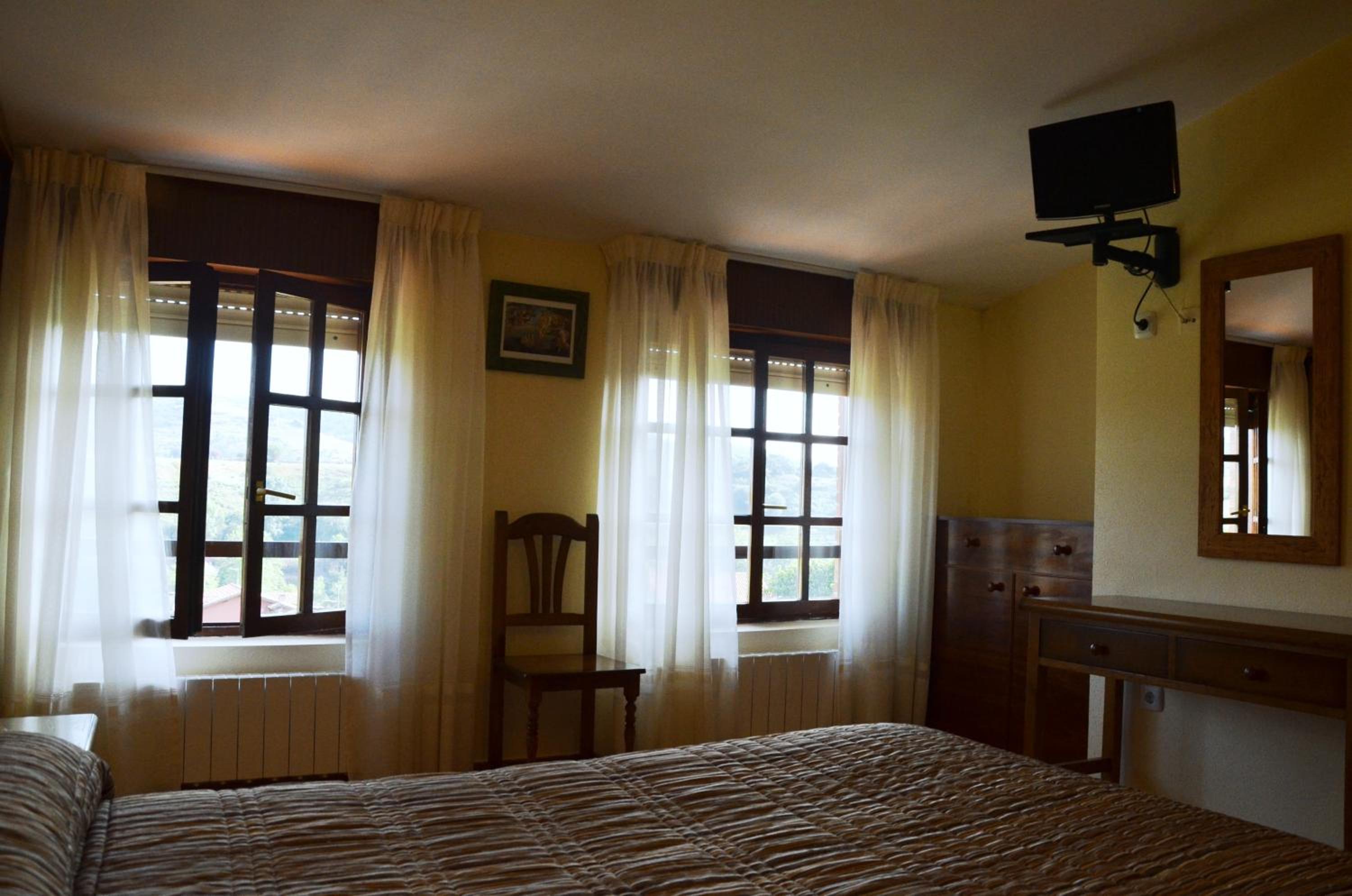 Double Room with Mountain View - Photo 5