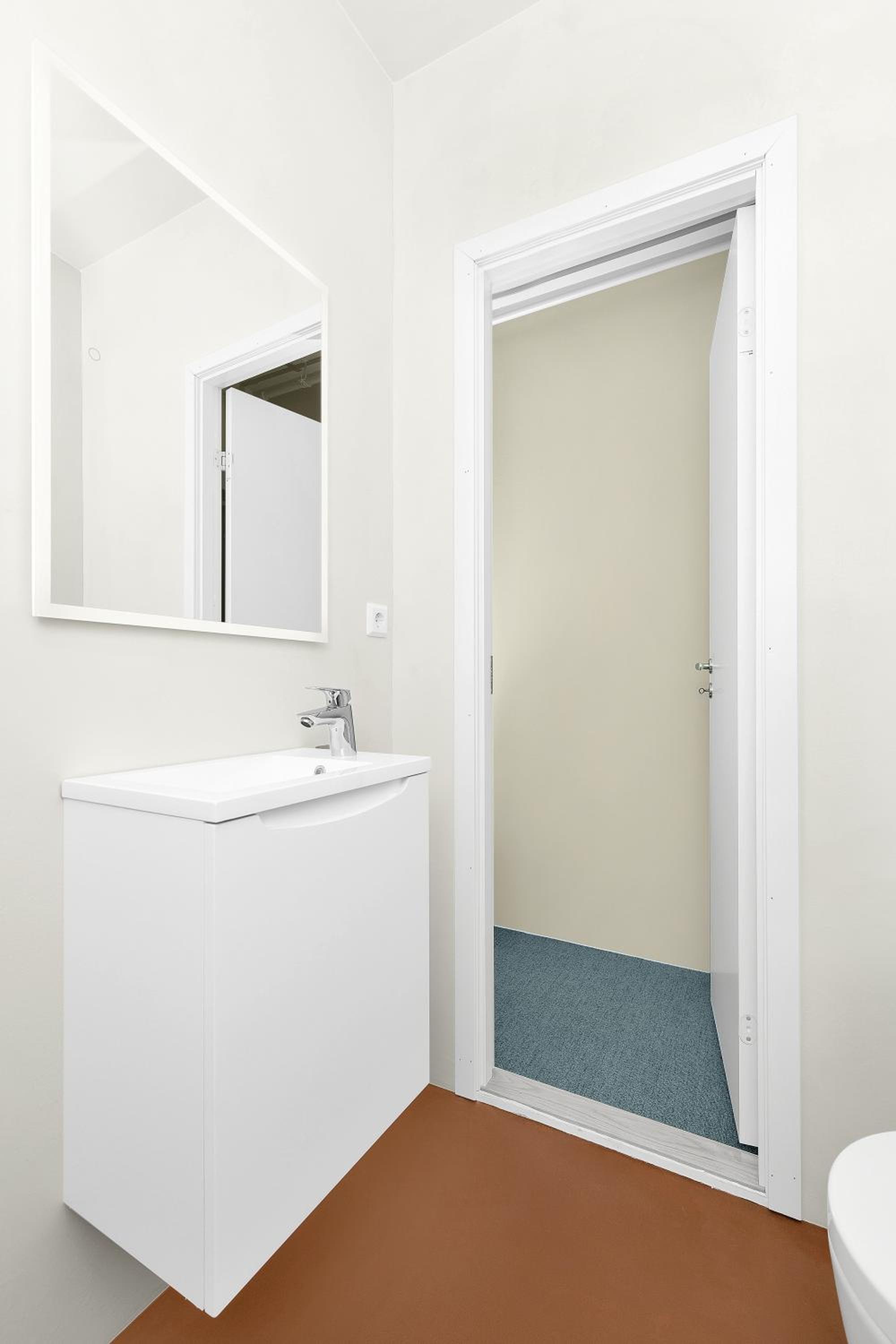 Single Room with Private Bathroom photo 2