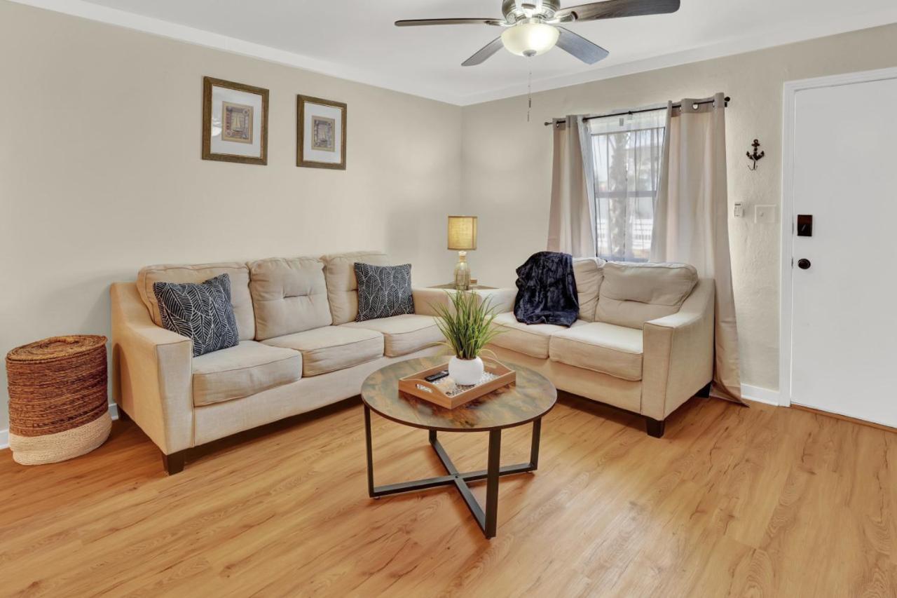 Deluxe Queen Suite