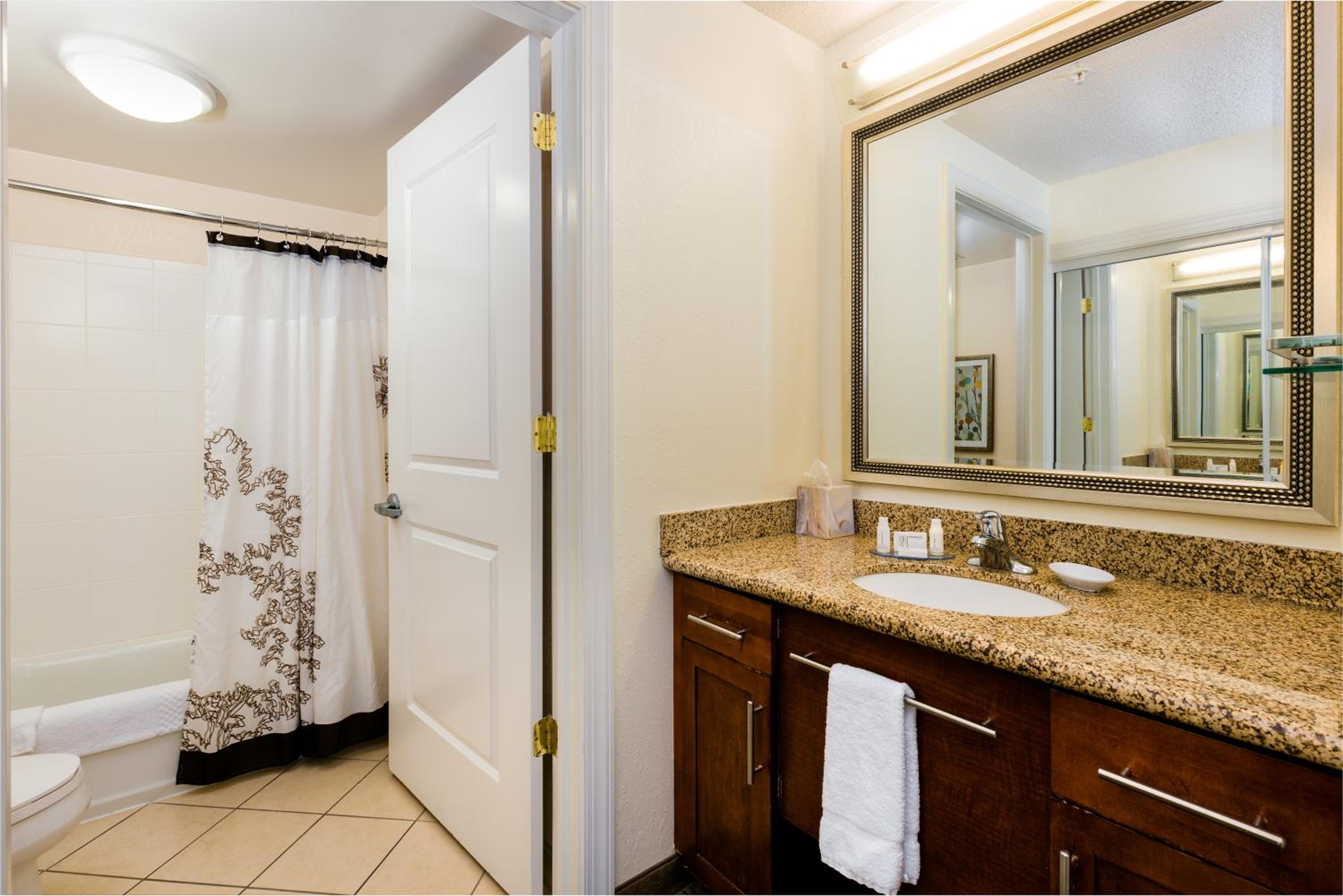 One-Bedroom King Suite - Photo 2