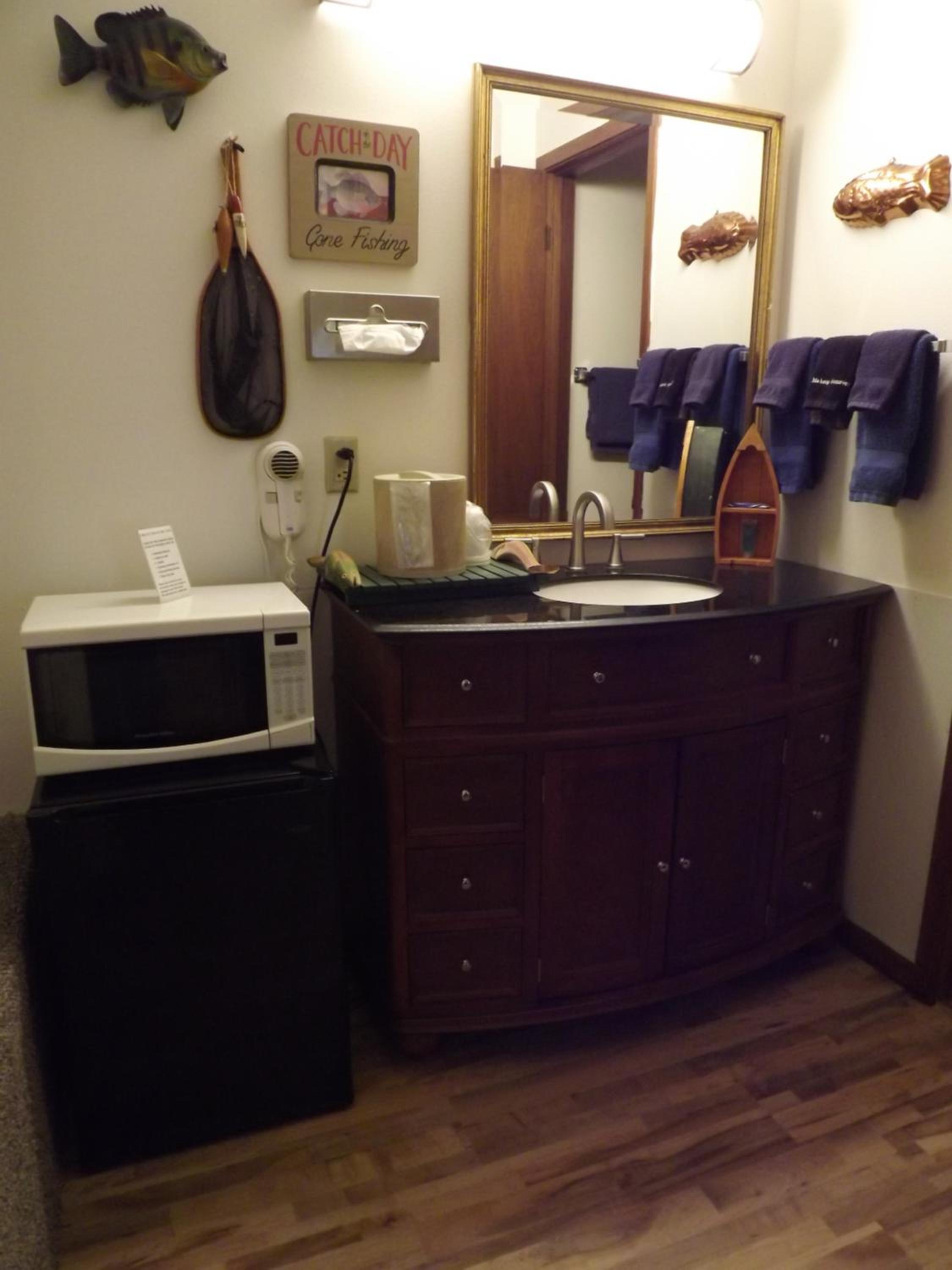 Queen Room with Two Queen Beds Dog Friendly photo 3