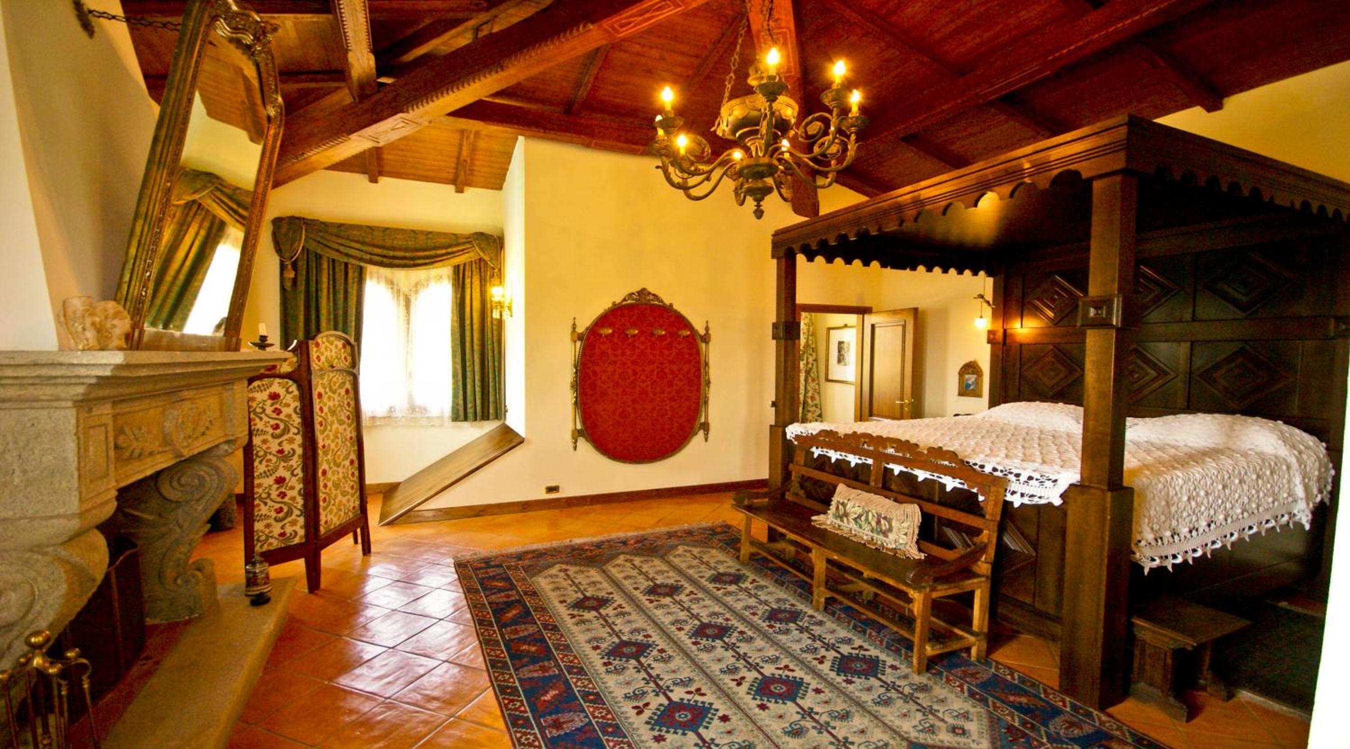 King Suite with Pool View
