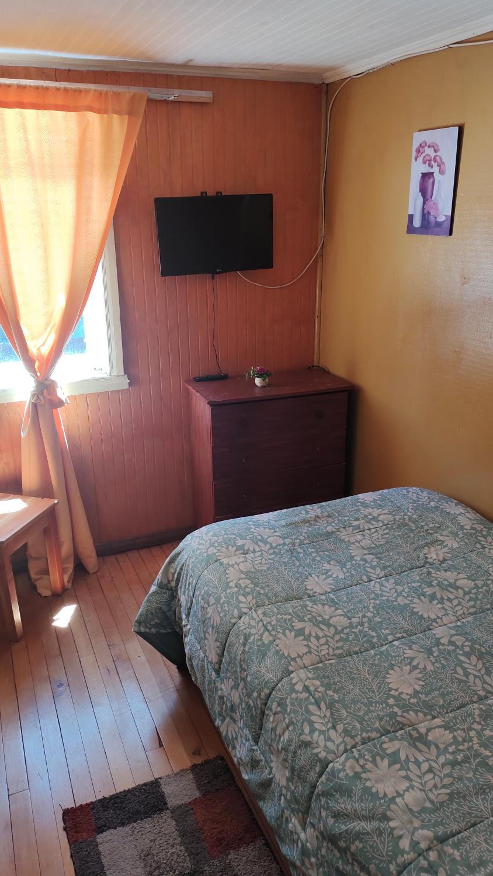 Single Room with Shared Bathroom
