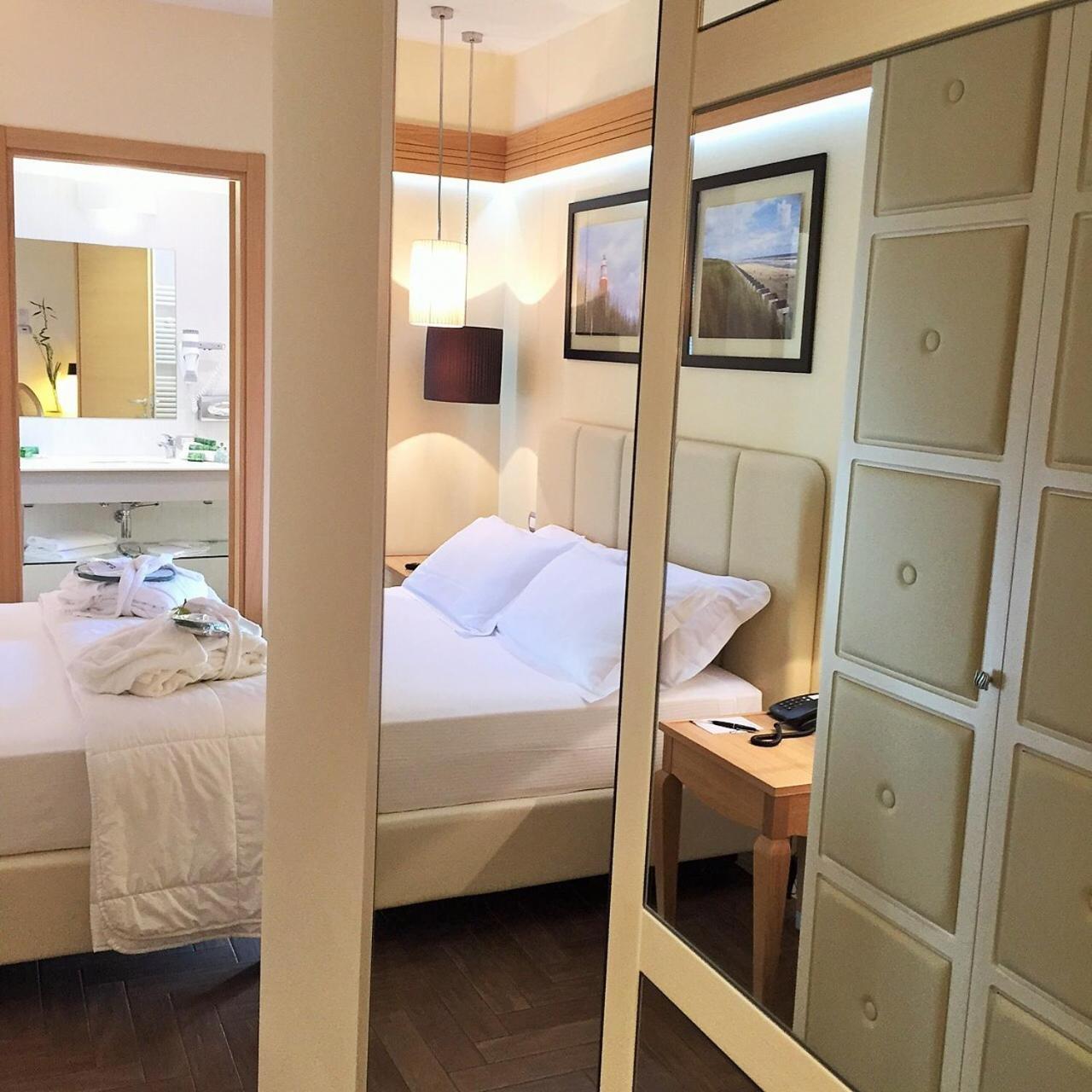 Standard Double Room - Photo 10