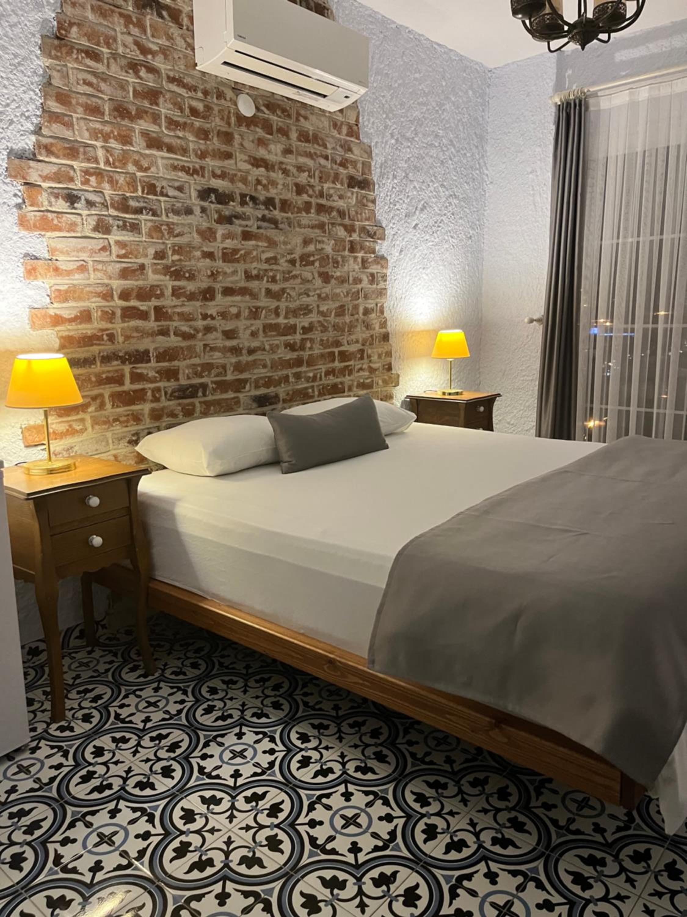 Double Room - Photo 8